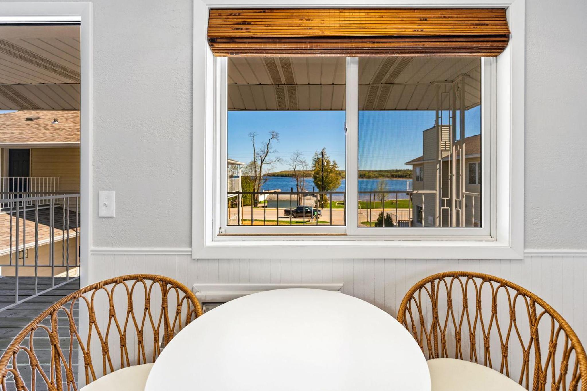 Double Room with Lake View - Photo 5