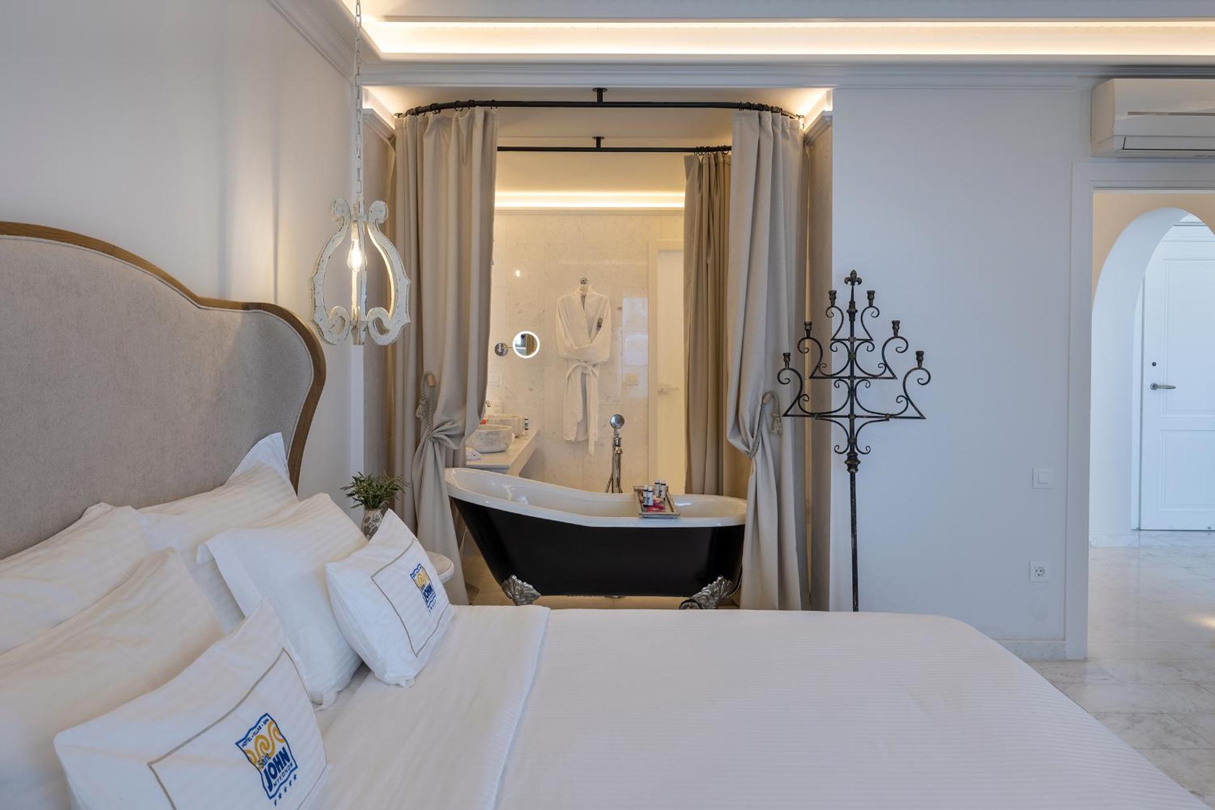 Signature Junior Suite with Sea View - Photo 3