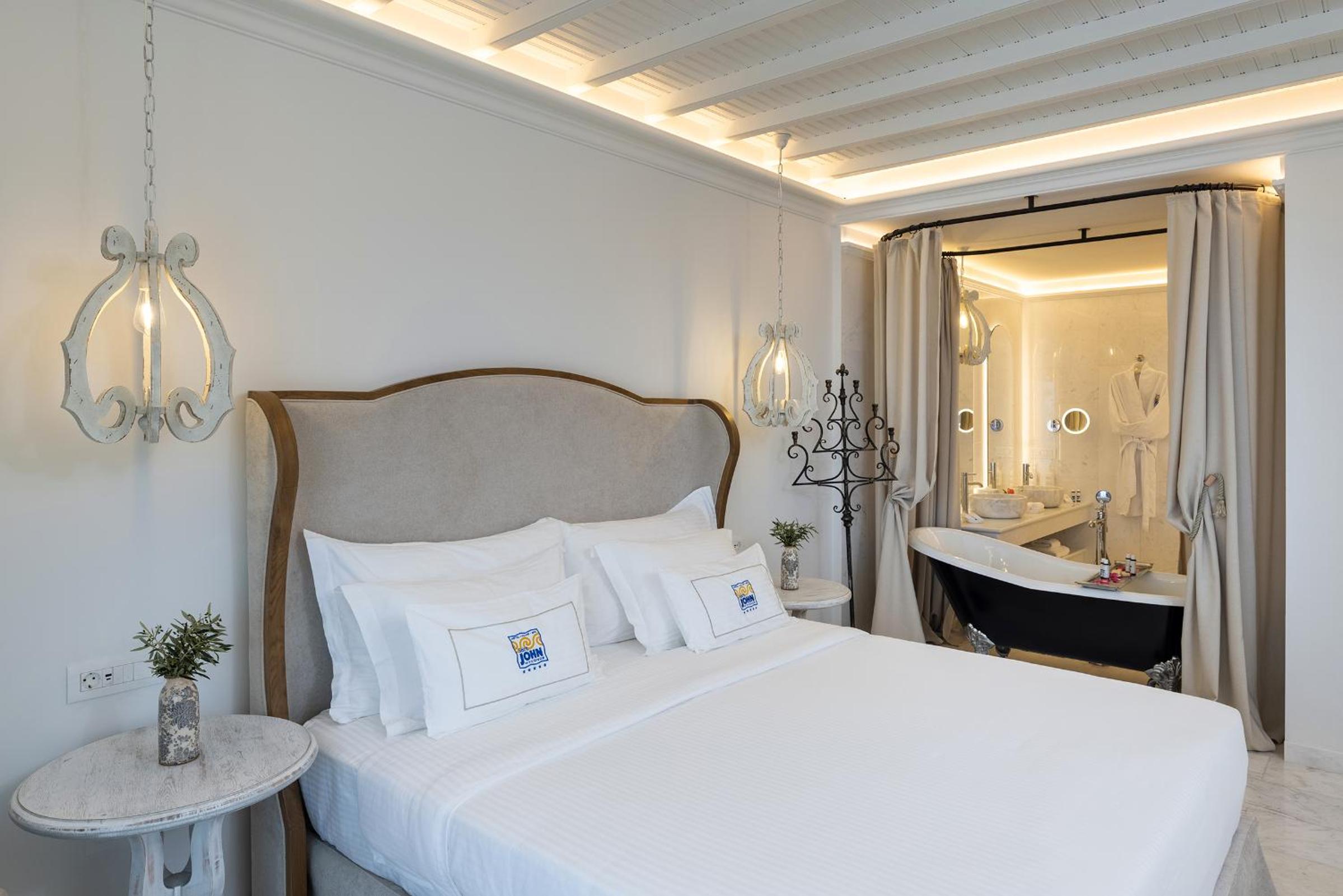 Signature Junior Suite with Sea View - Photo 2