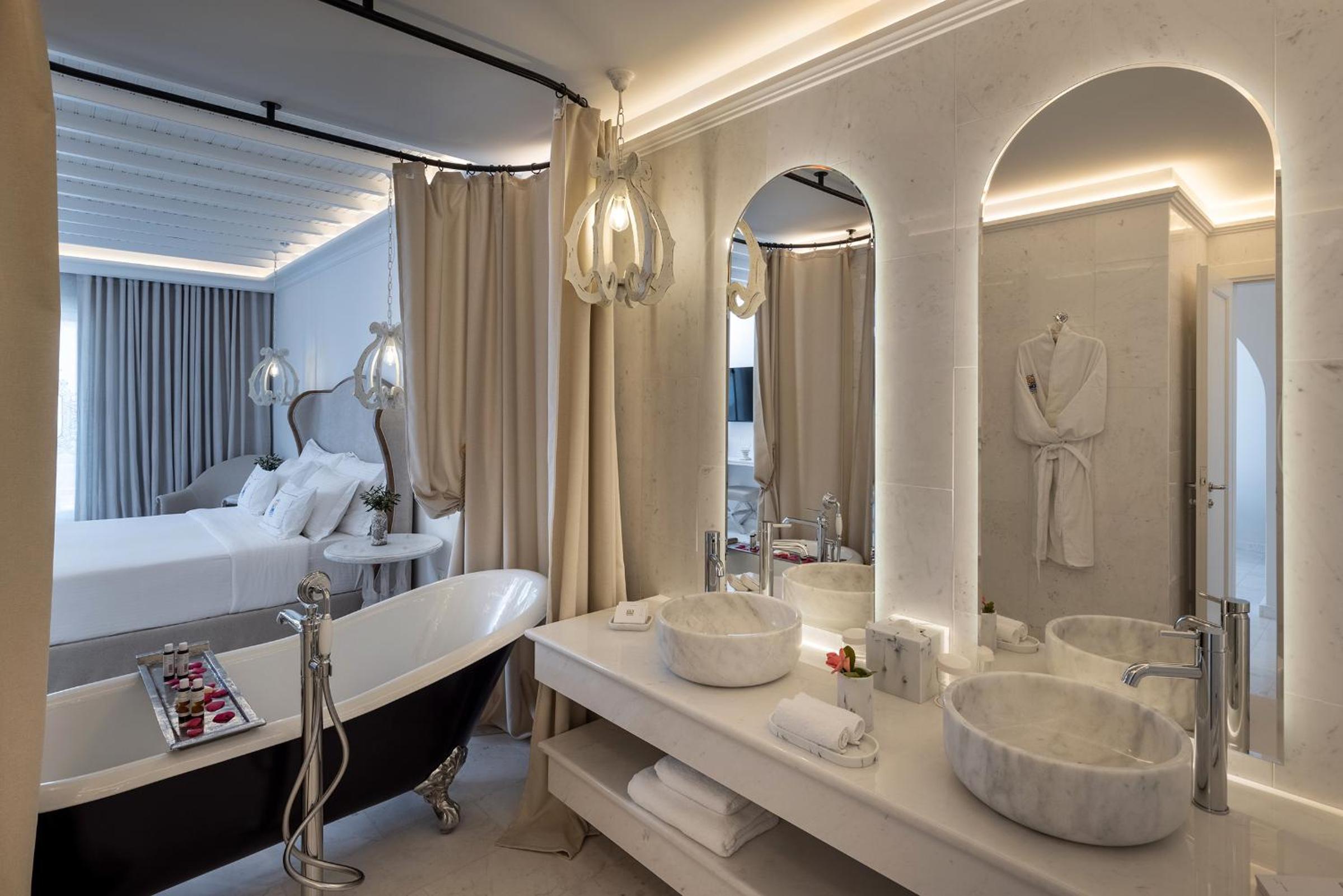 Signature Junior Suite with Sea View - Photo 12
