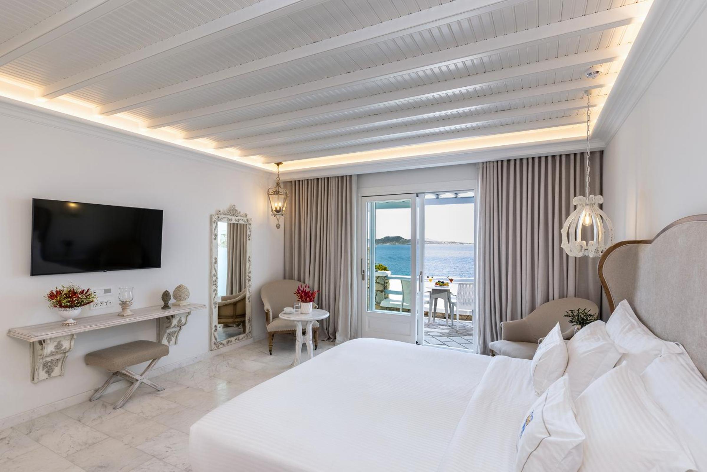 Signature Junior Suite with Sea View - Photo 11