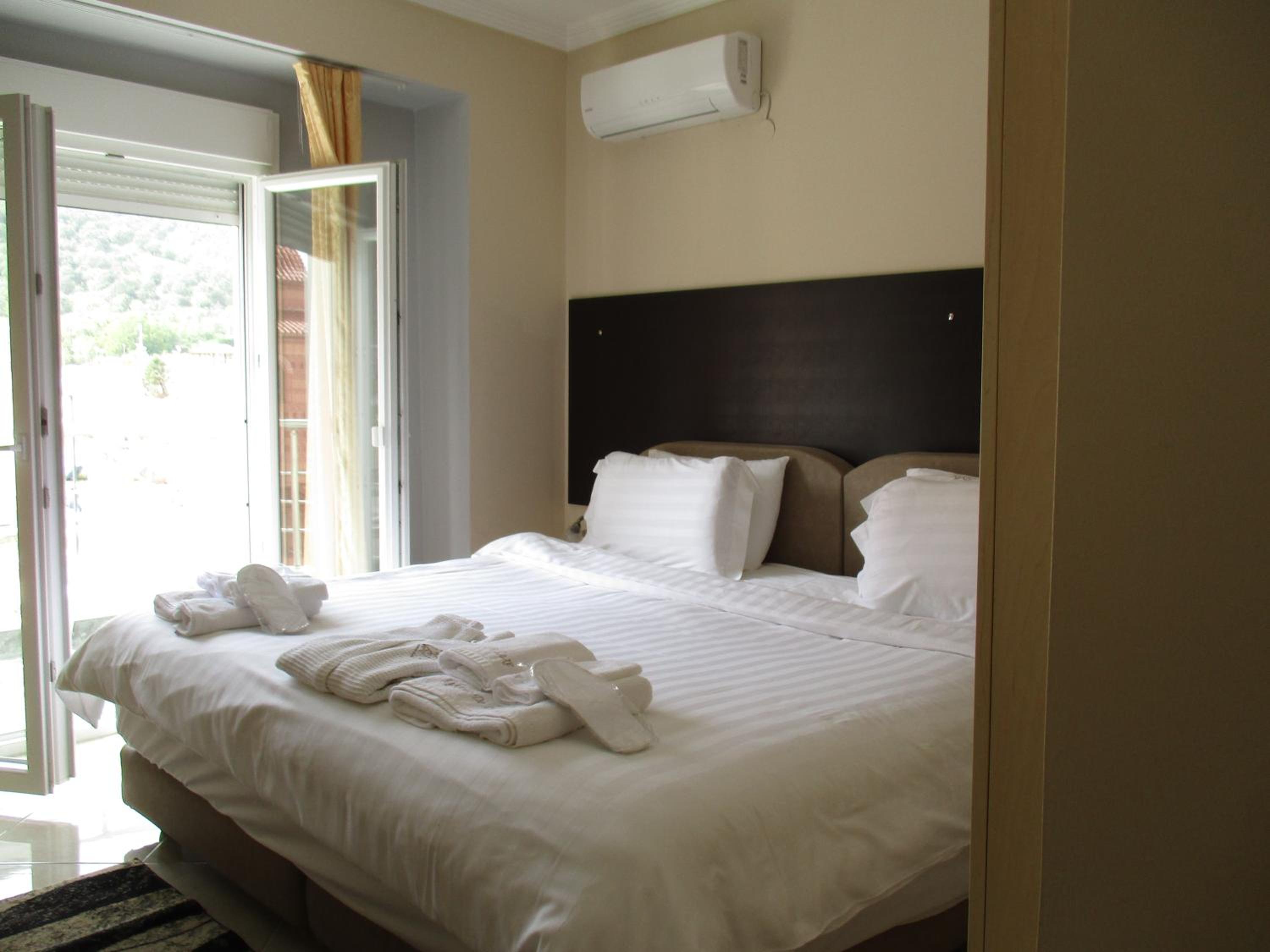 Deluxe King Suite