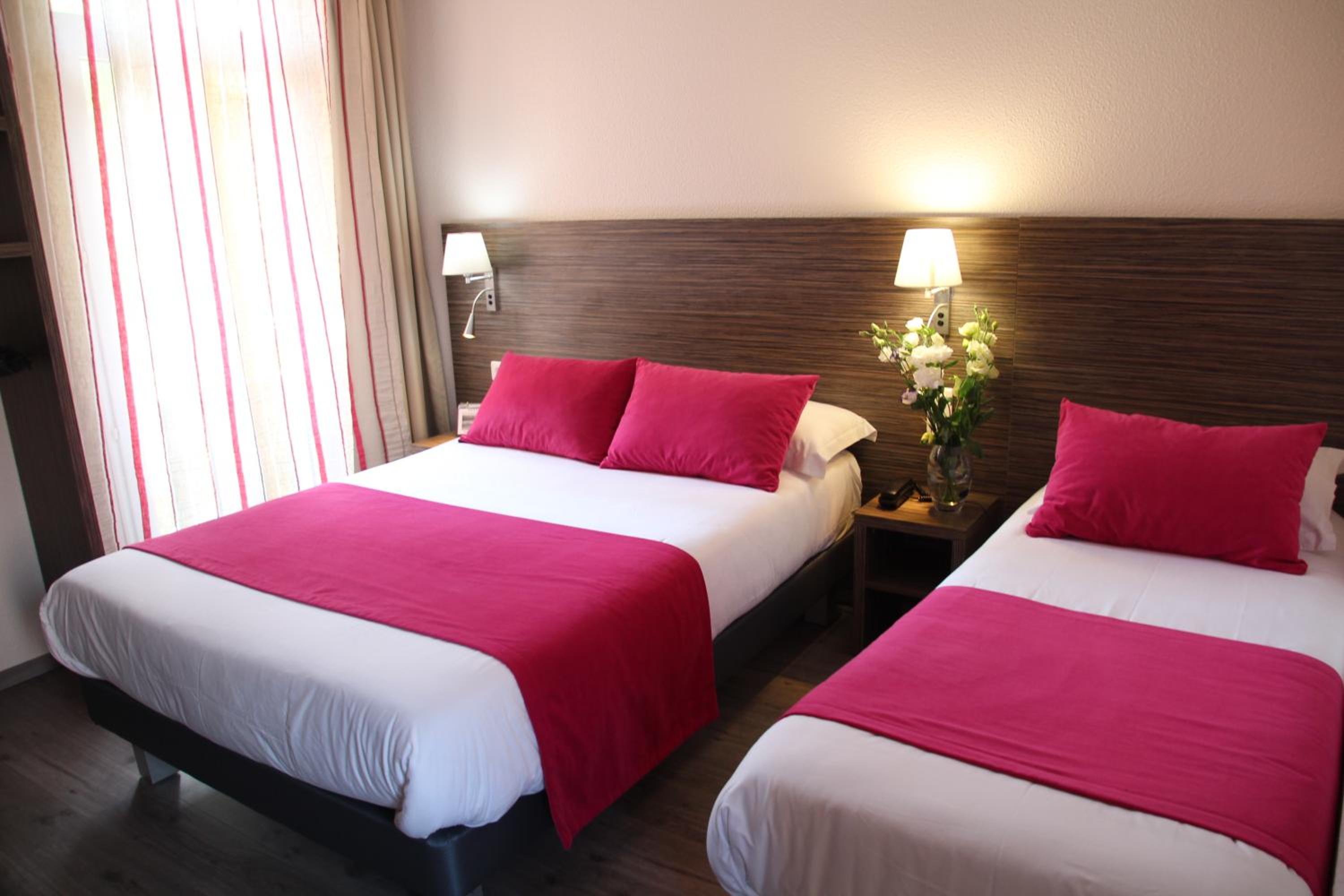 Triple Room (1 Double Bed + 1 Single Bed) photo 2