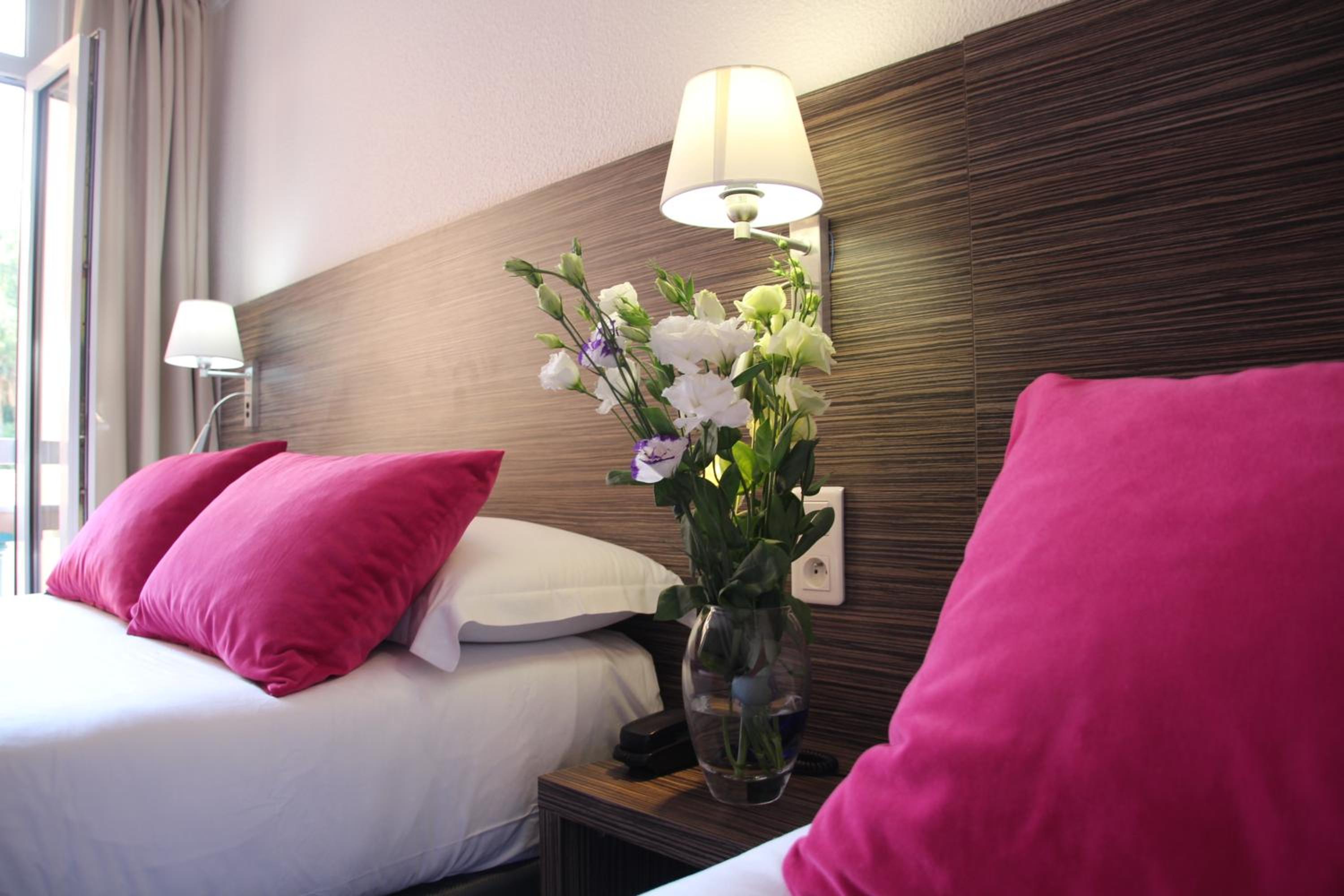 Twin Room - Photo 2
