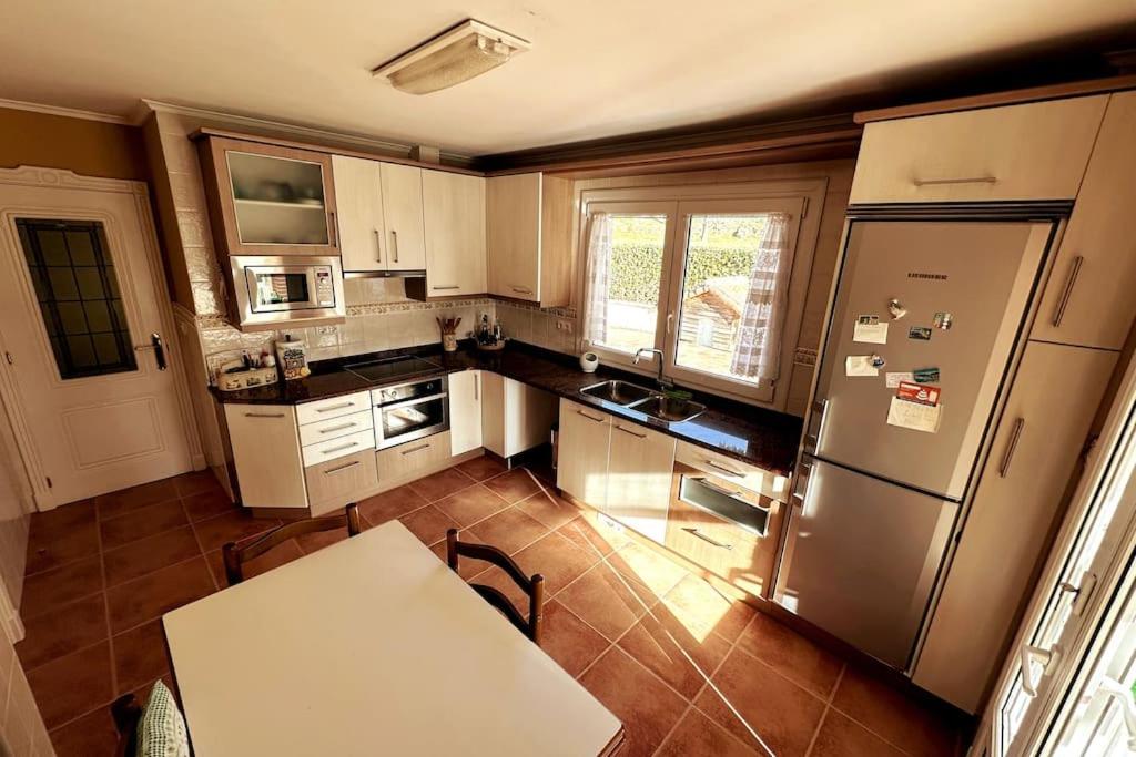 Three-Bedroom House photo 2