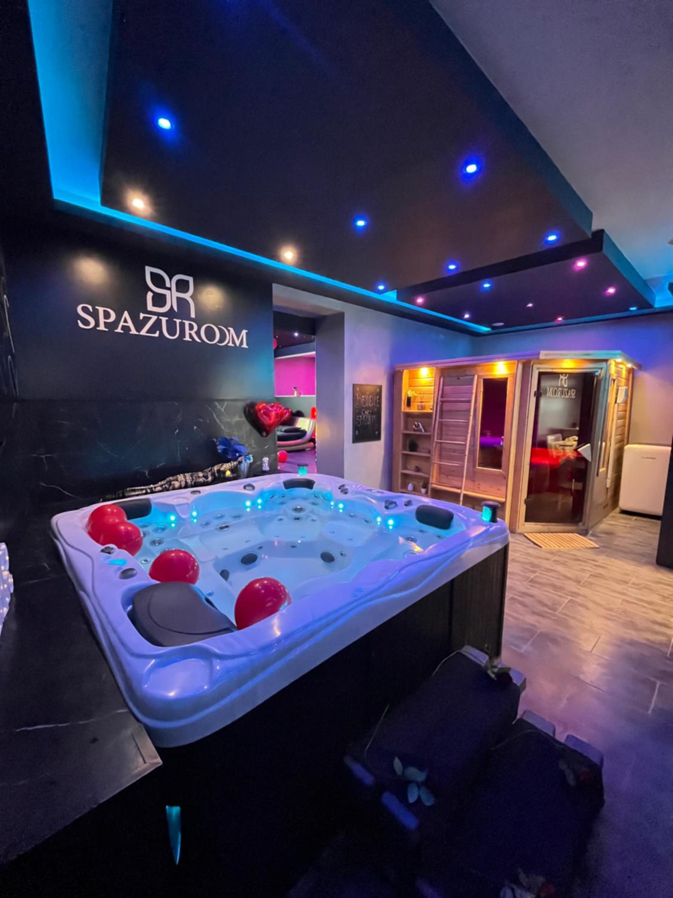 Queen Suite with Spa Bath photo 1