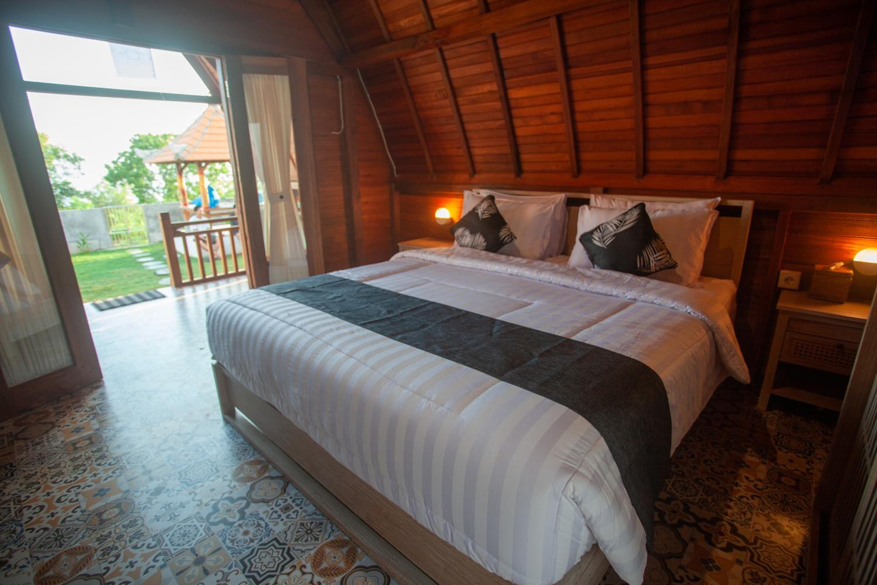 Deluxe Double Room with Sea View - Photo 15