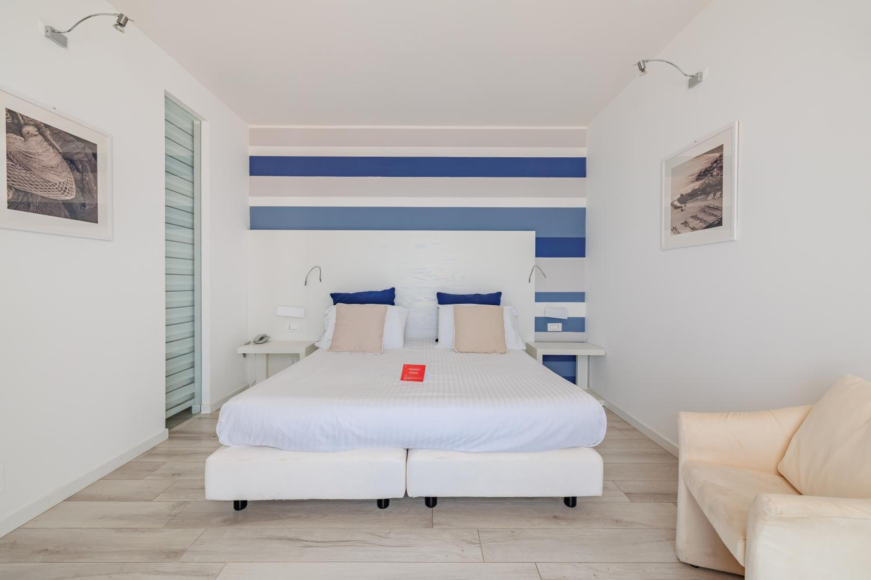 Double Room with Balcony and Sea View
