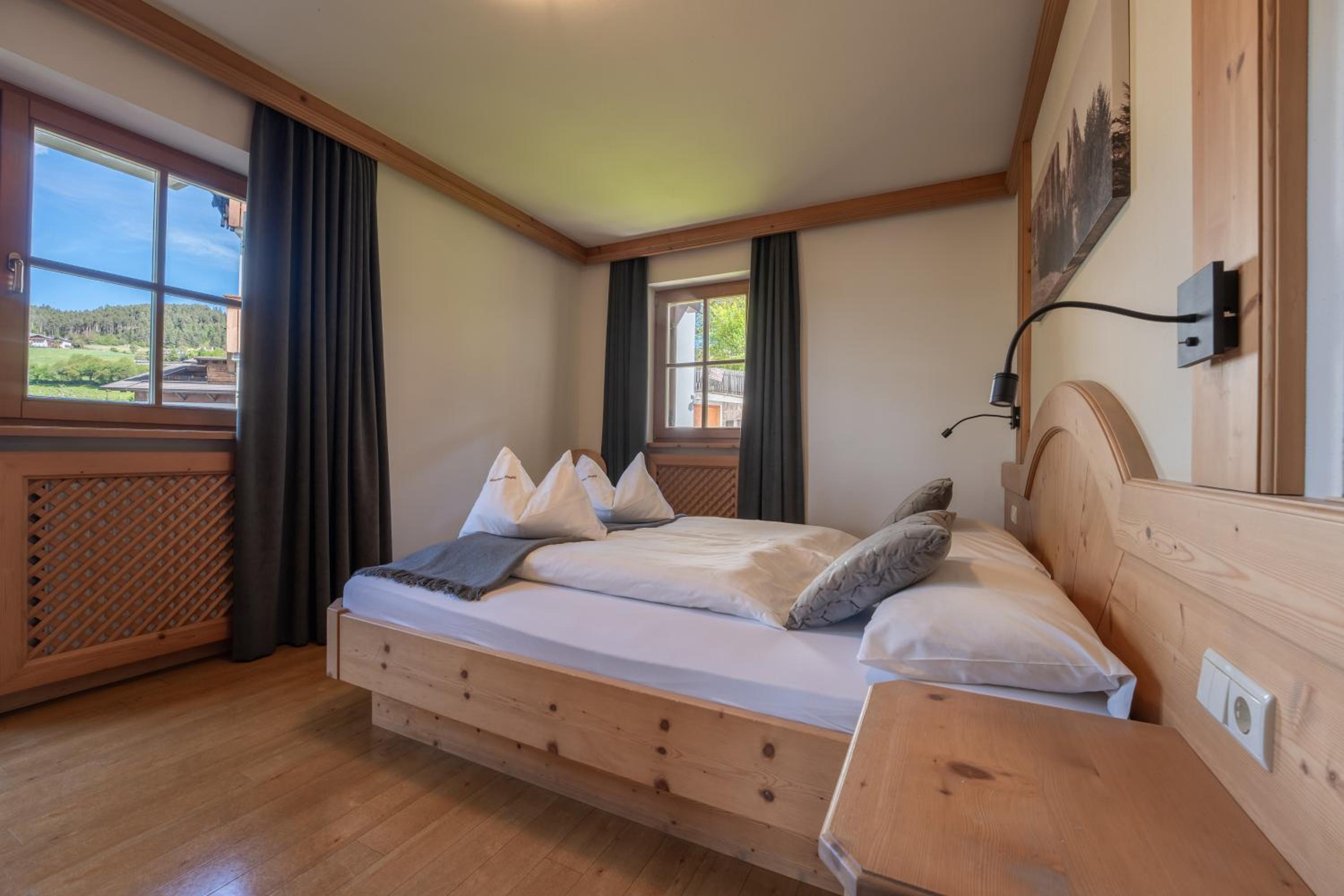 Deluxe One-Bedroom Apartment