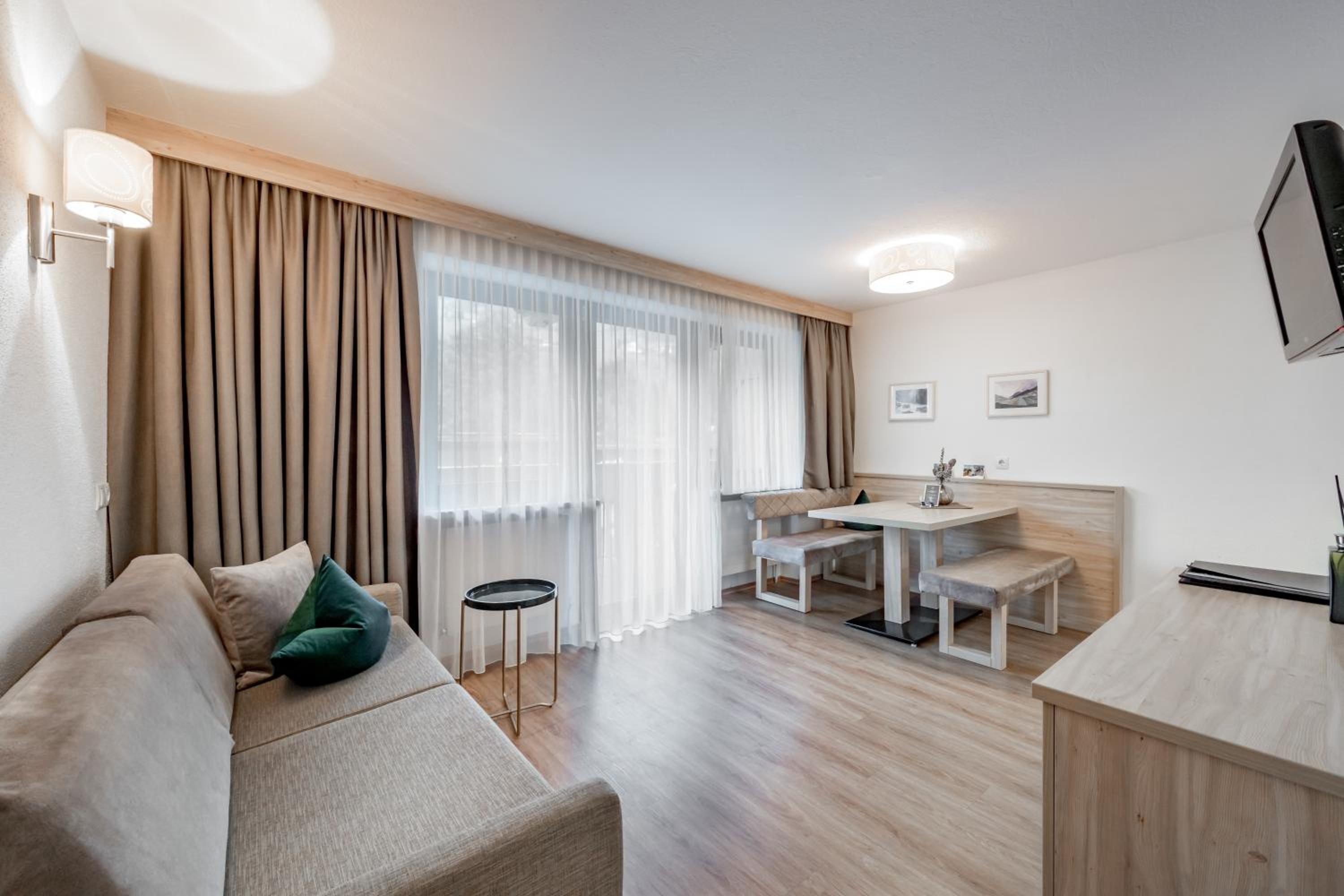 Family Apartment with One Bedroom and Balcony