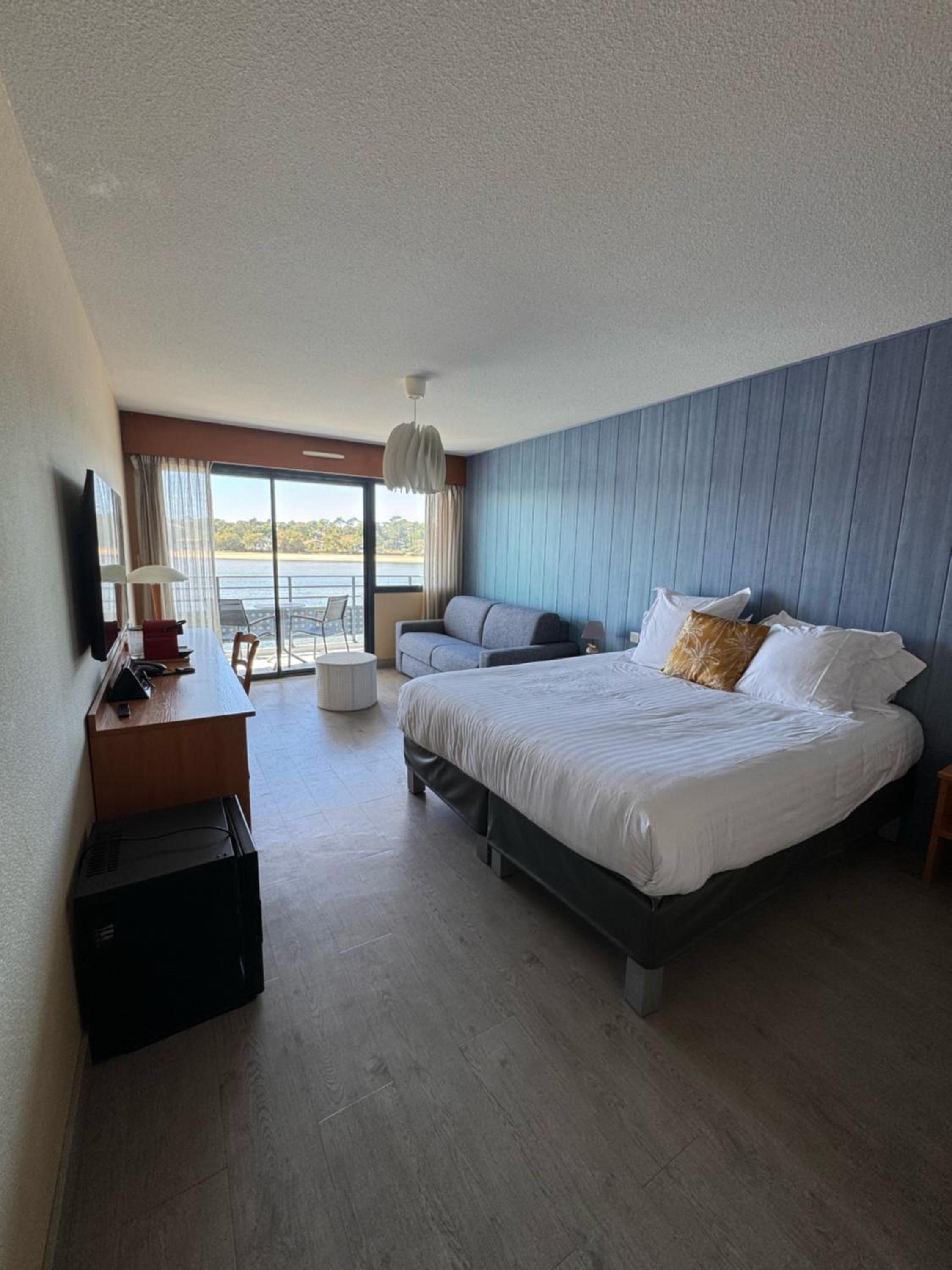 Deluxe Junior Suite photo 2