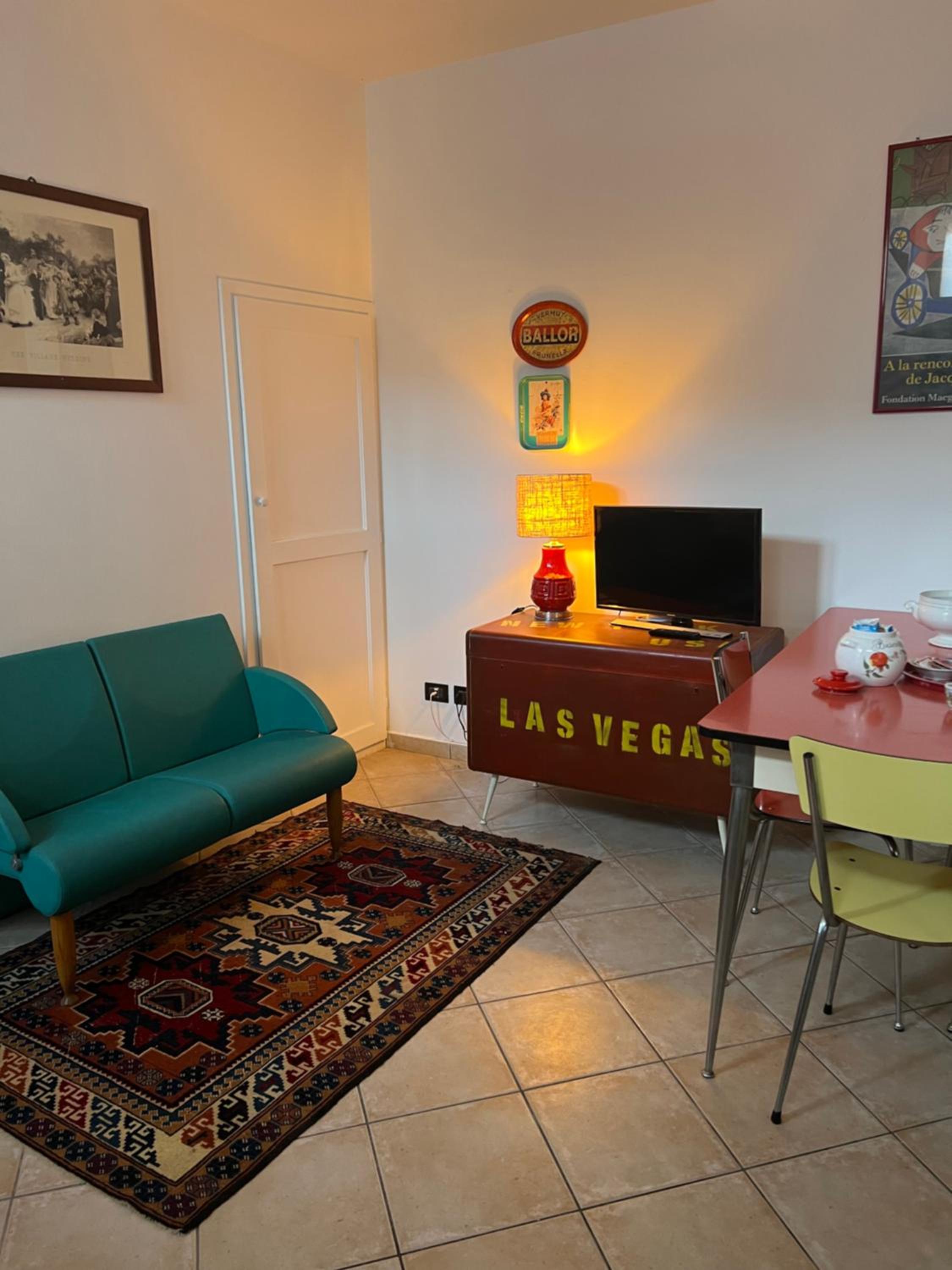 One-Bedroom Apartment photo 1