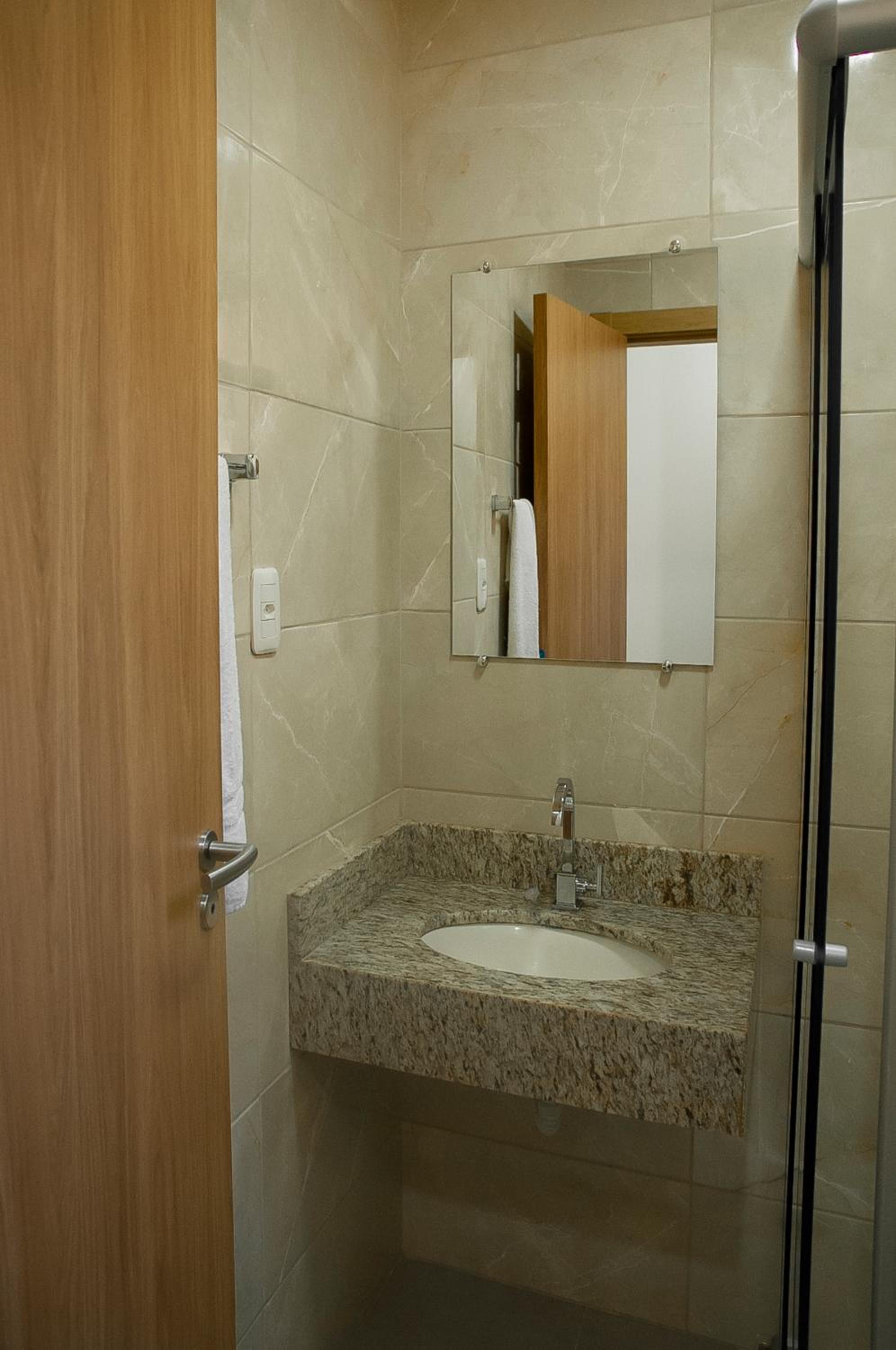 Deluxe Double Room - Photo 9