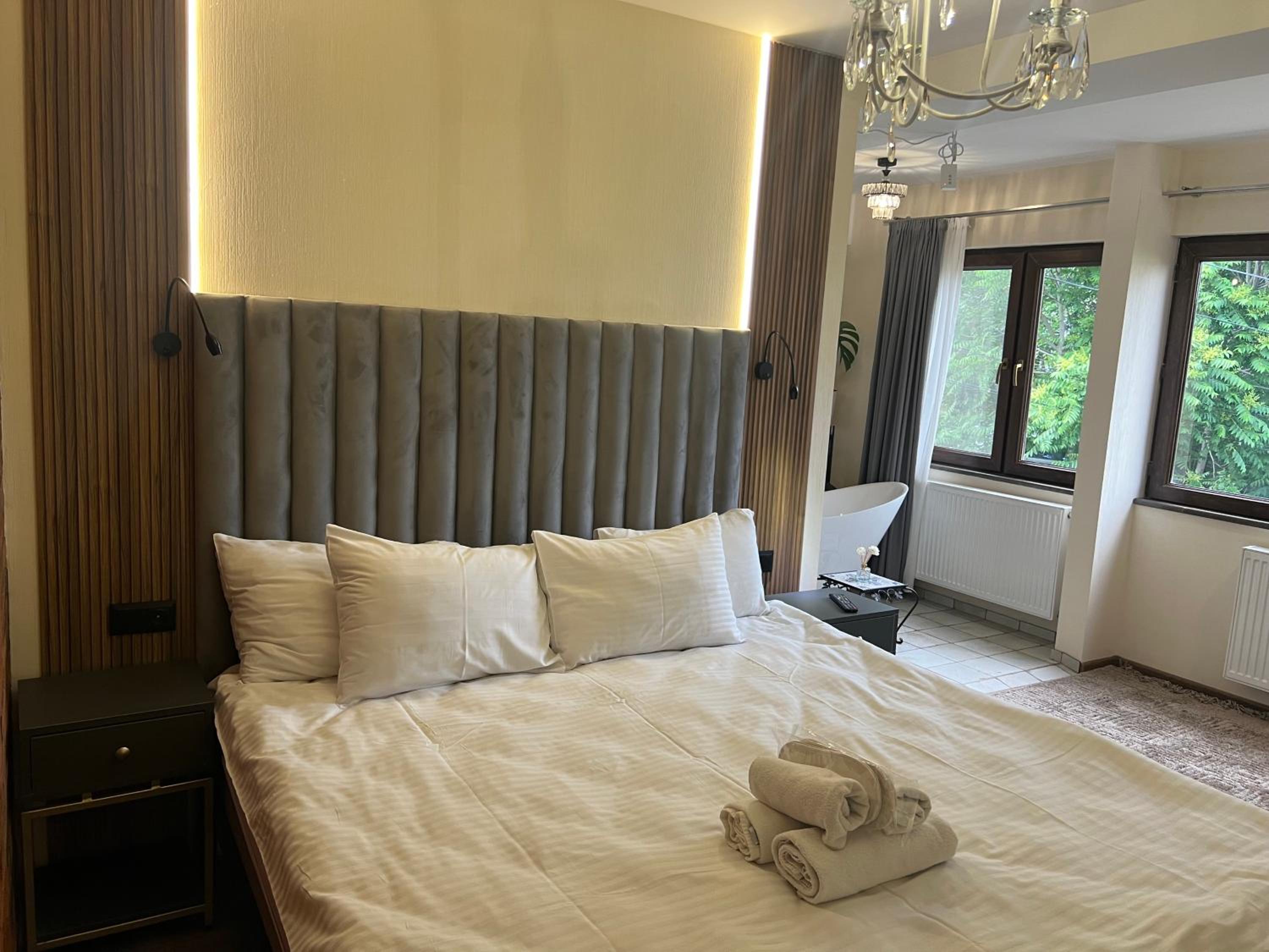 Deluxe King Studio