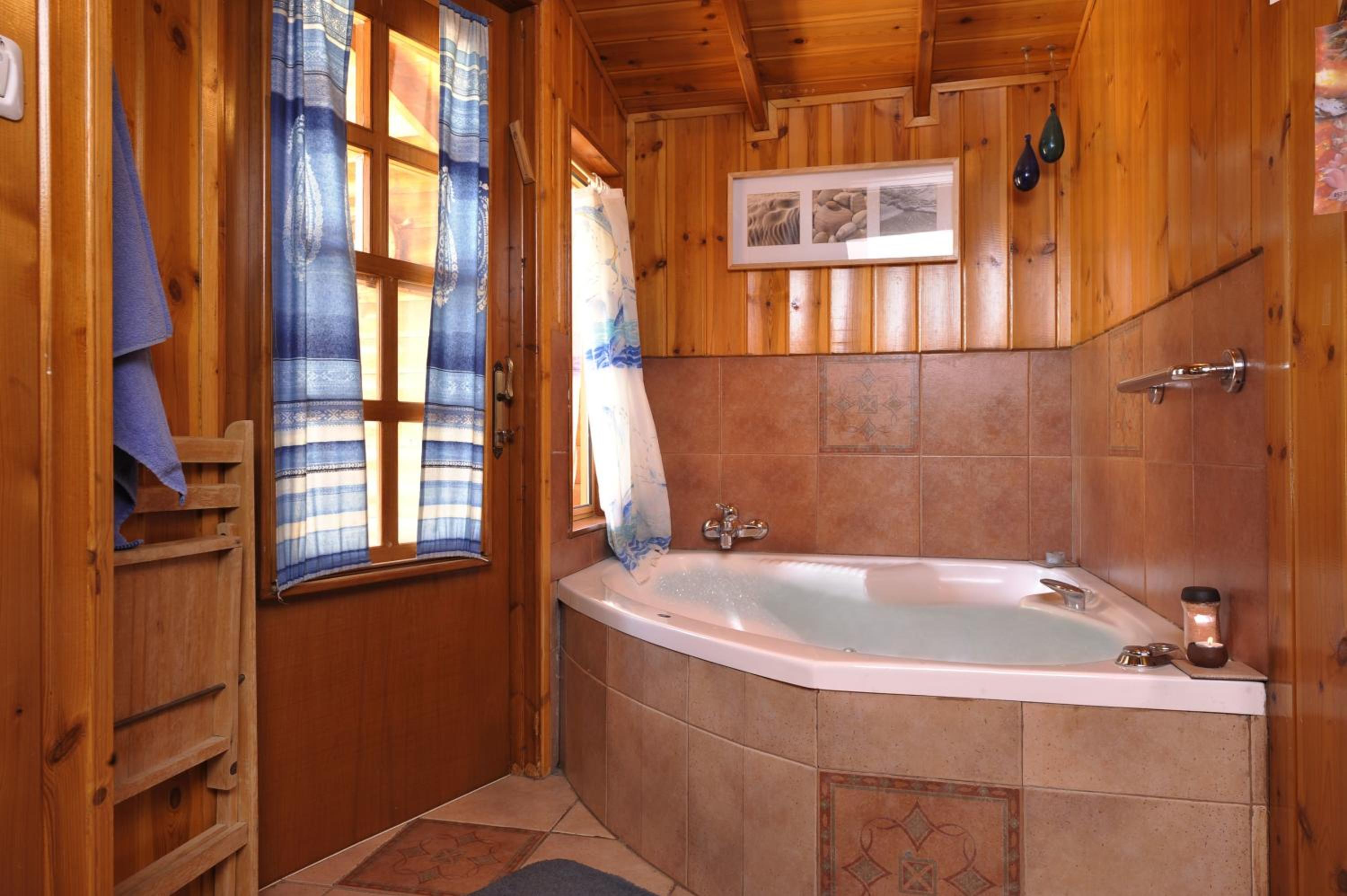 Comfort Double Room with Balcony (Ginat Egoz) - Photo 11