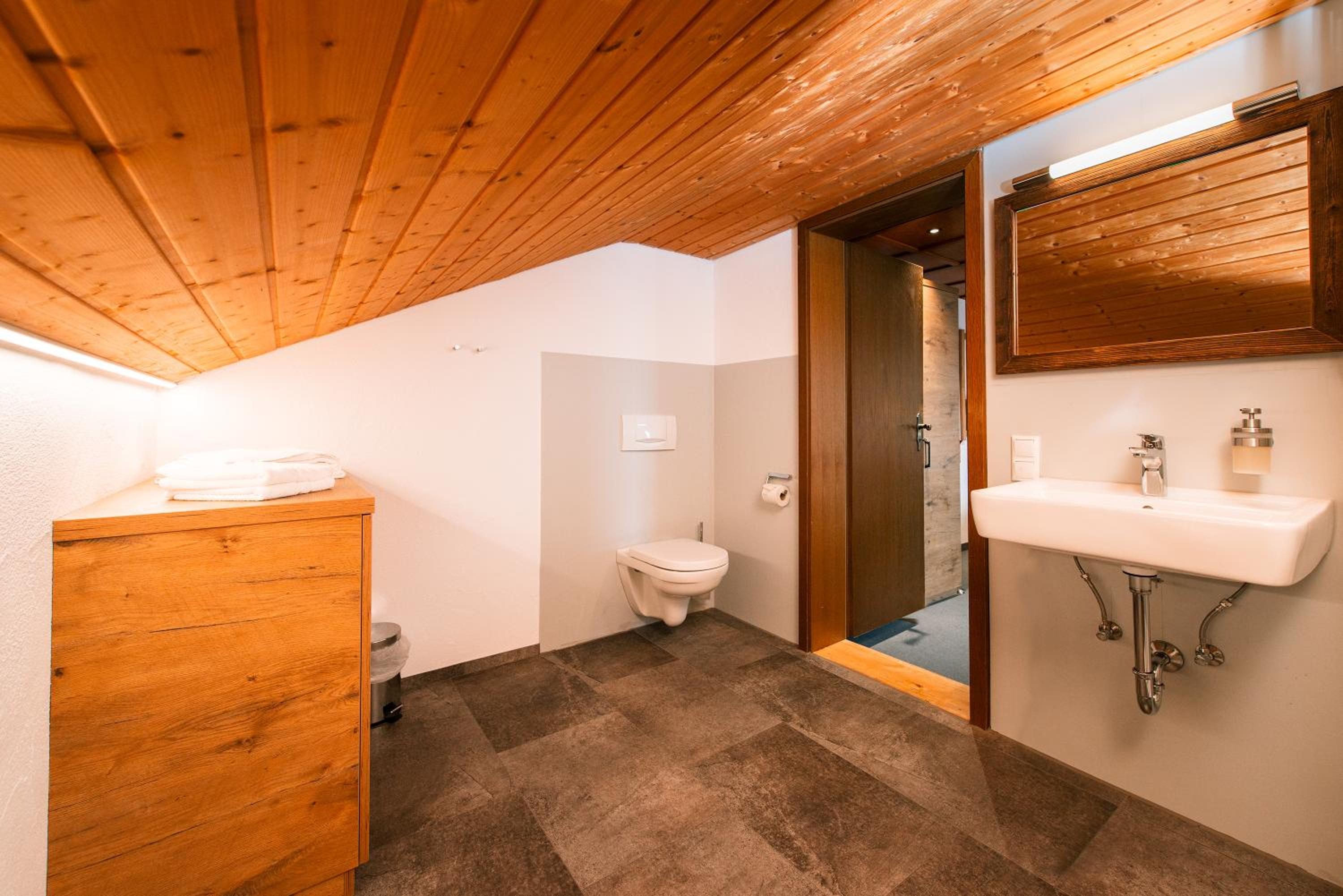Budget Double Room - Photo 3