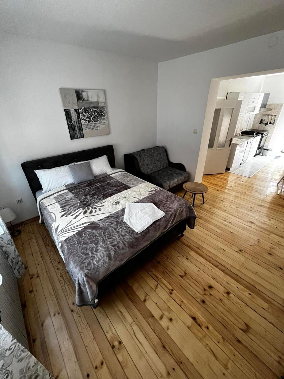 Studio Apartment photo 3