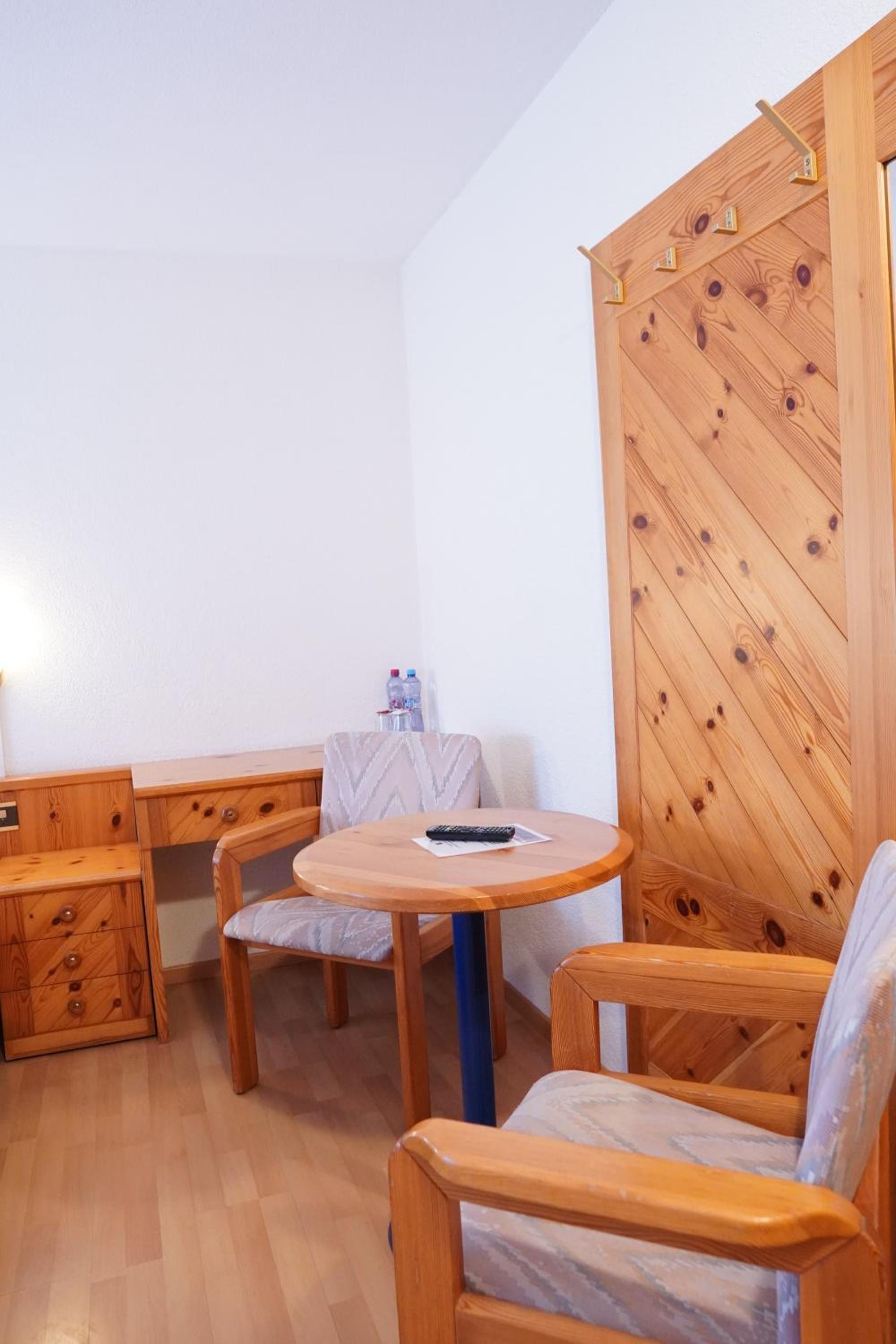 Twin Room - Photo 12
