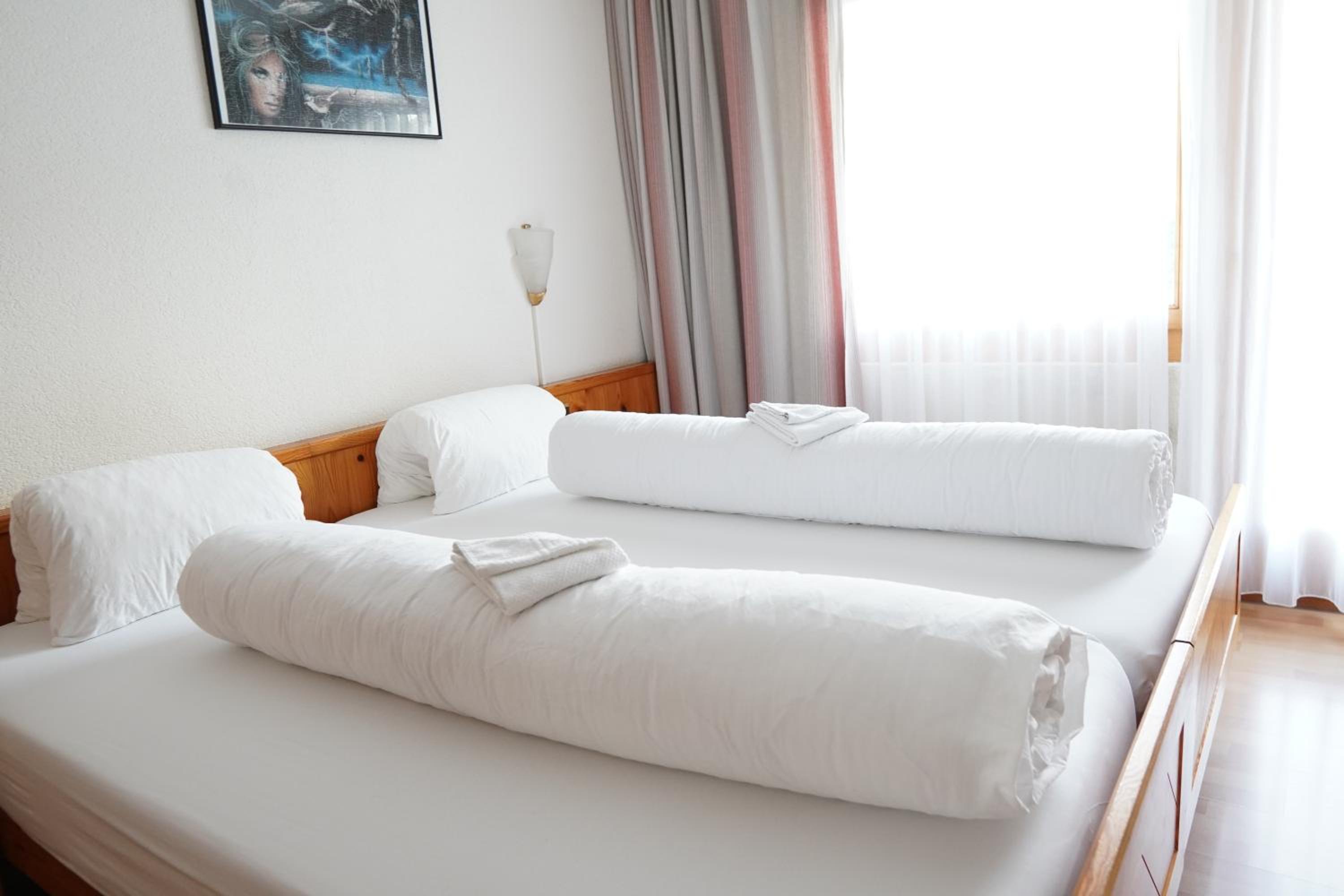 Twin Room - Photo 8