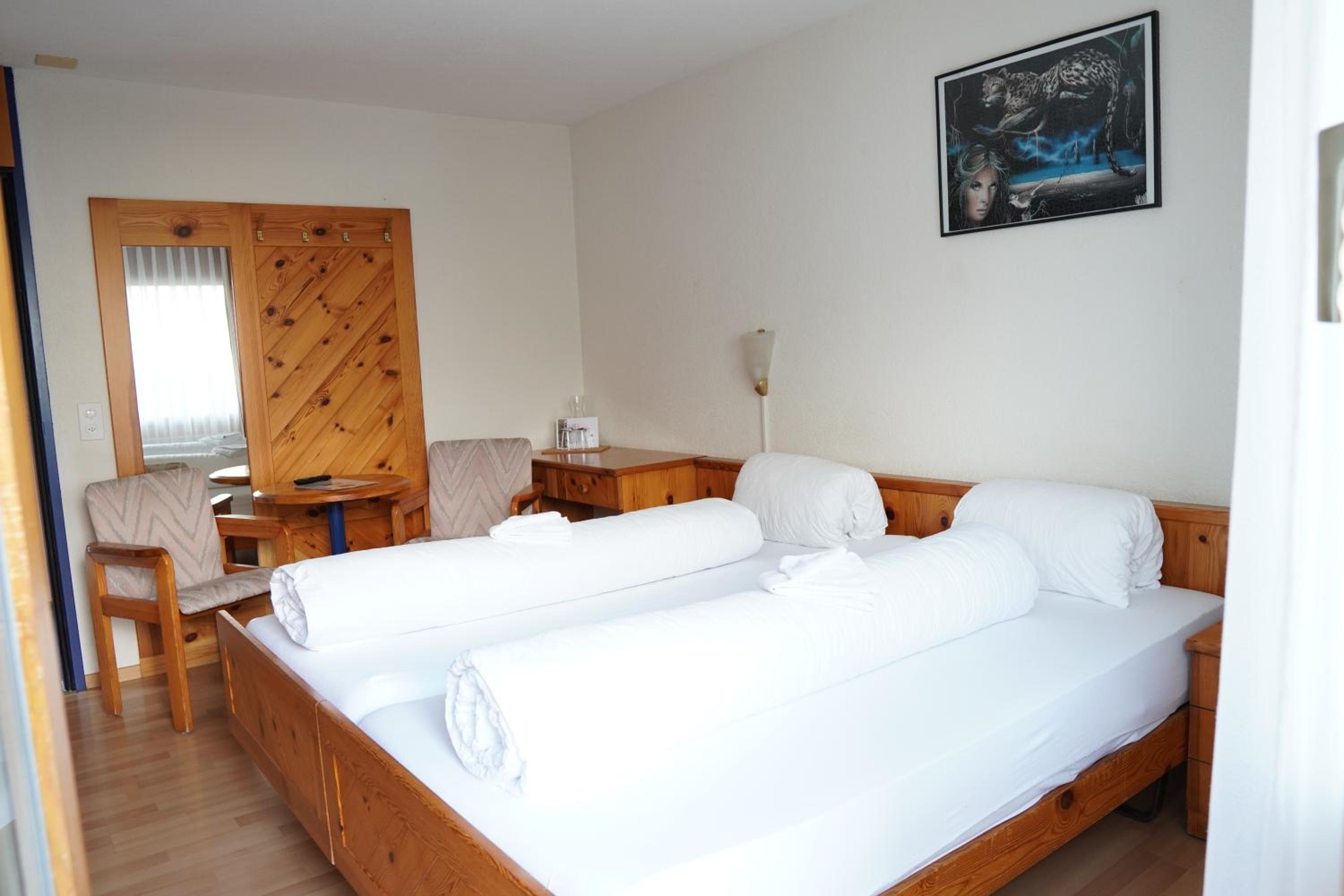 Twin Room - Photo 11
