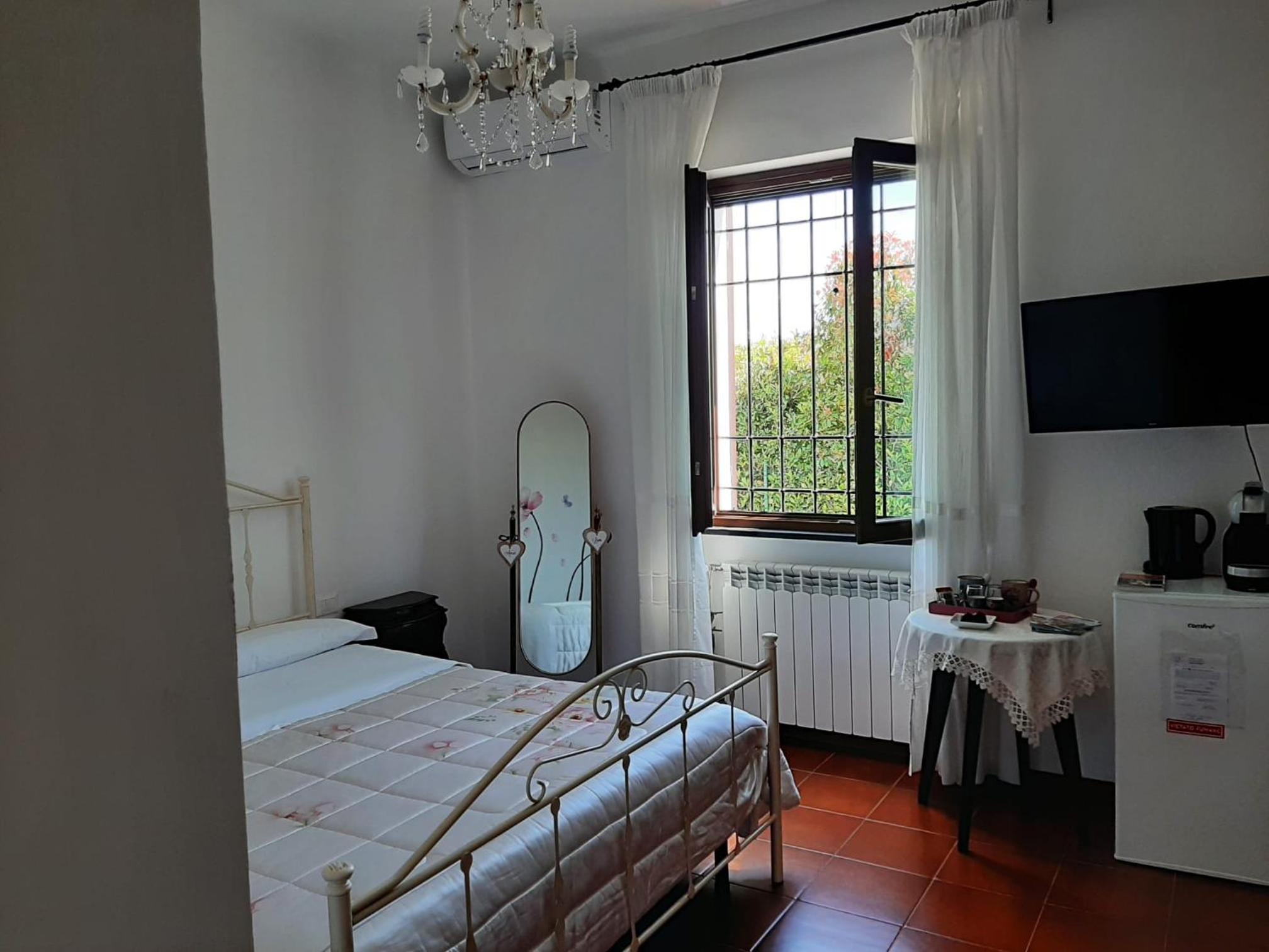 Double Room with Private Bathroom photo 1