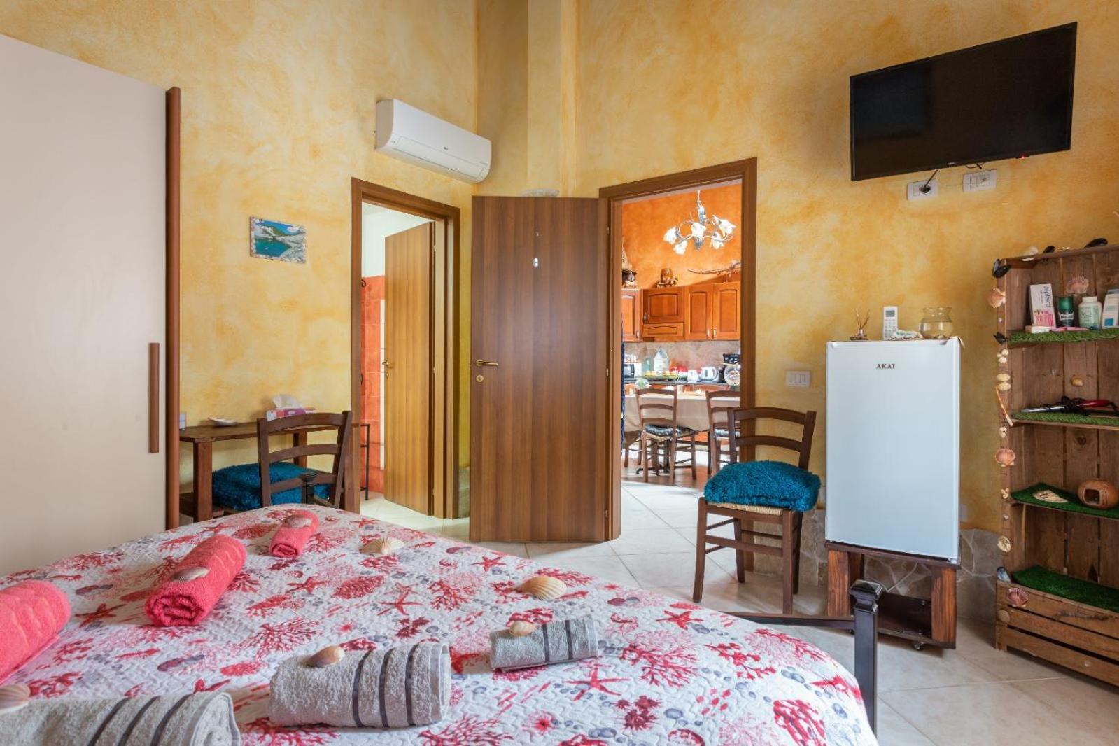 Double Room with Private Bathroom - Photo 19