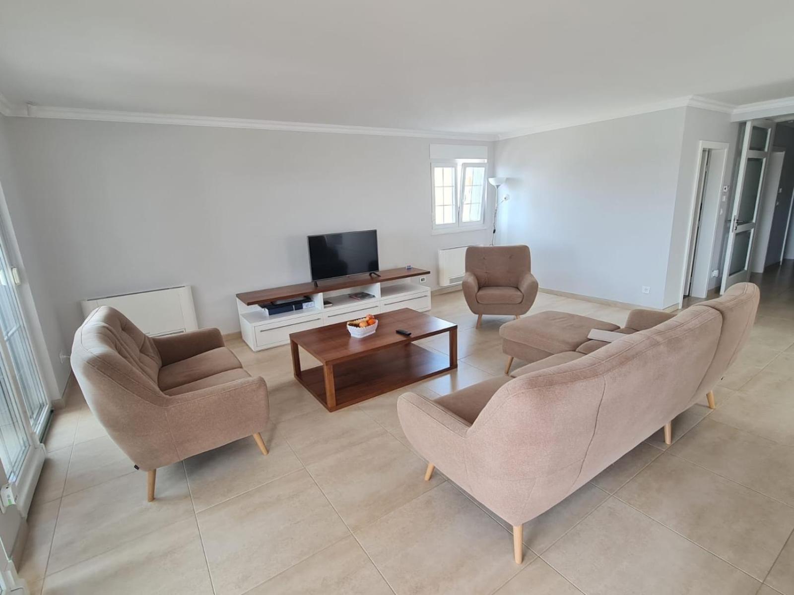 Apartment photo 1