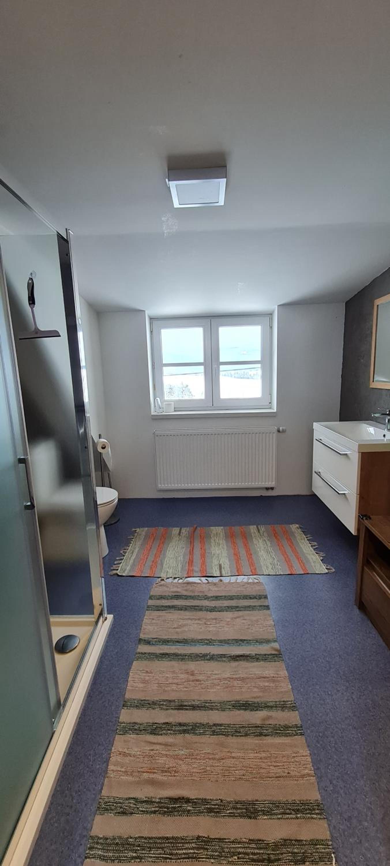 Five-Bedroom House photo 2
