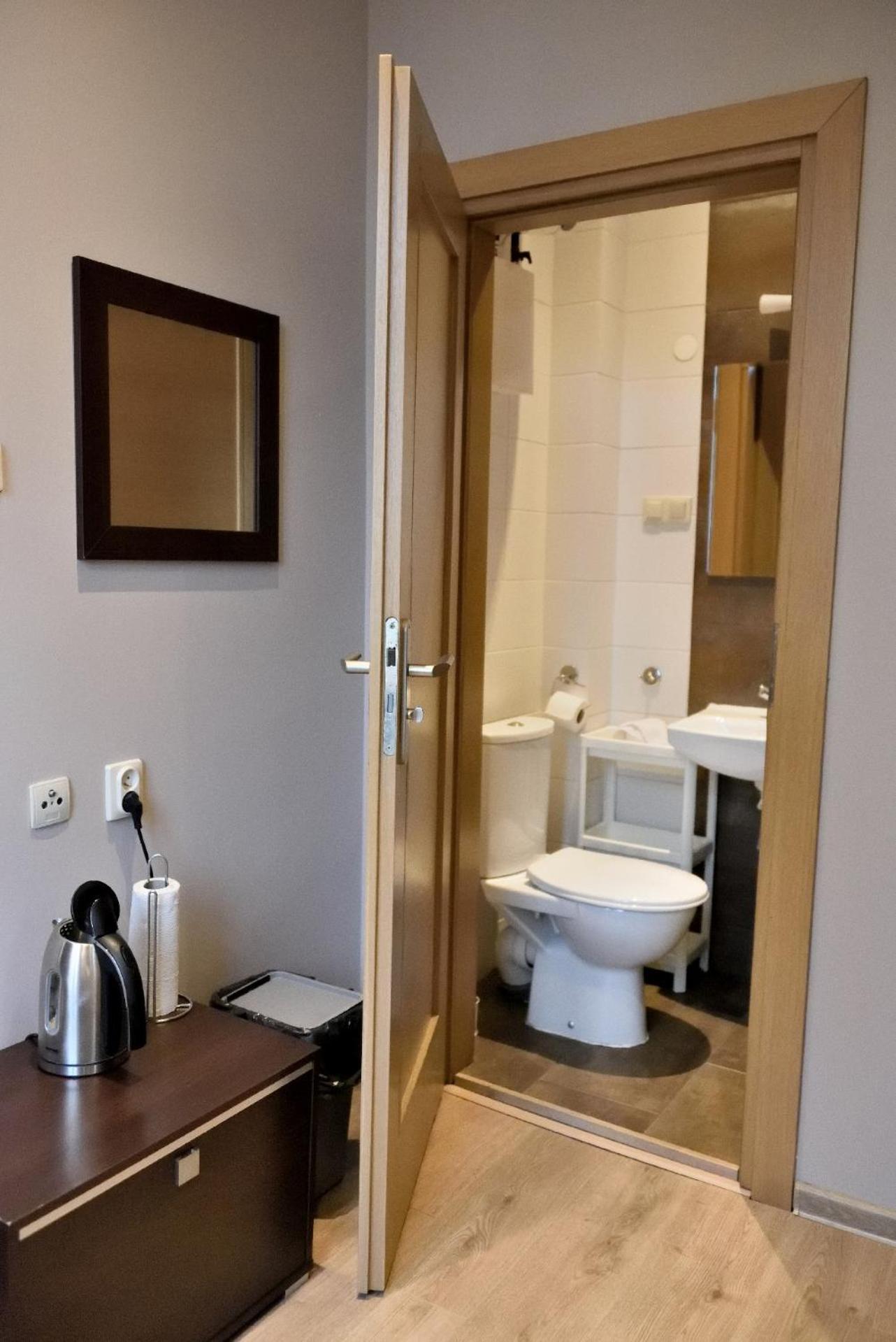Small Double Room - Photo 4