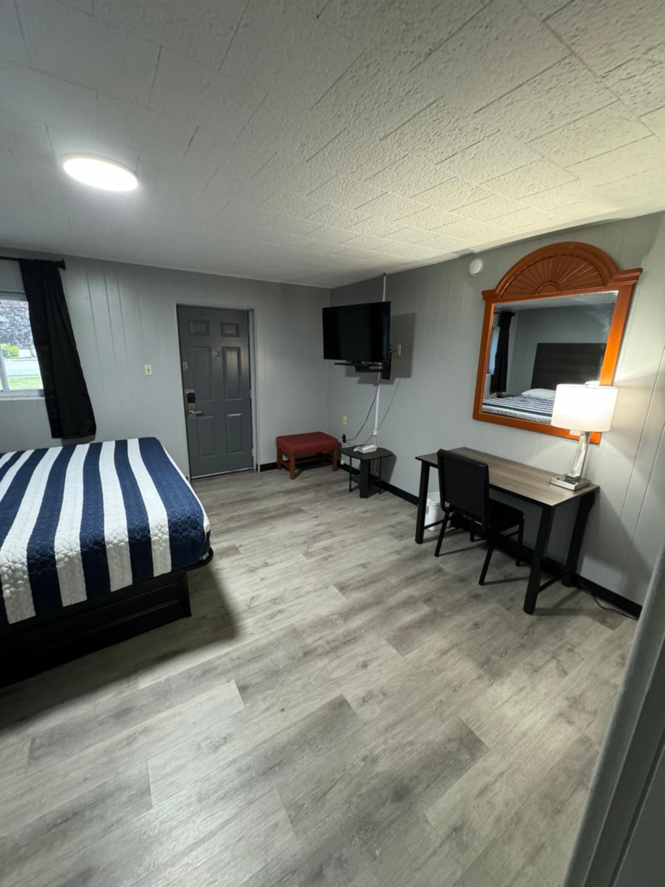 Deluxe King Room - Photo 1
