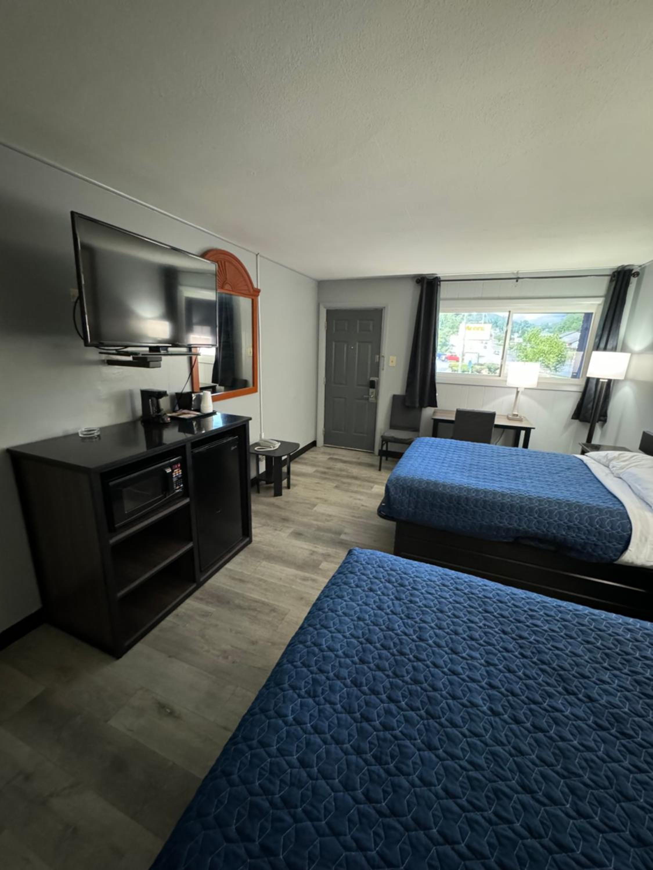 Budget Double Room - Smoking photo 2