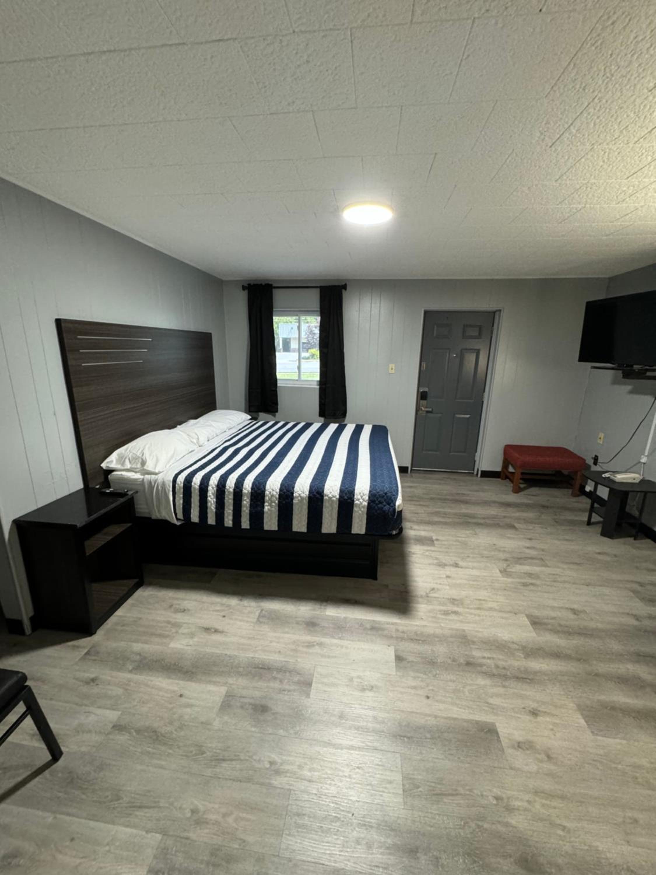 Deluxe King Room - Photo 6