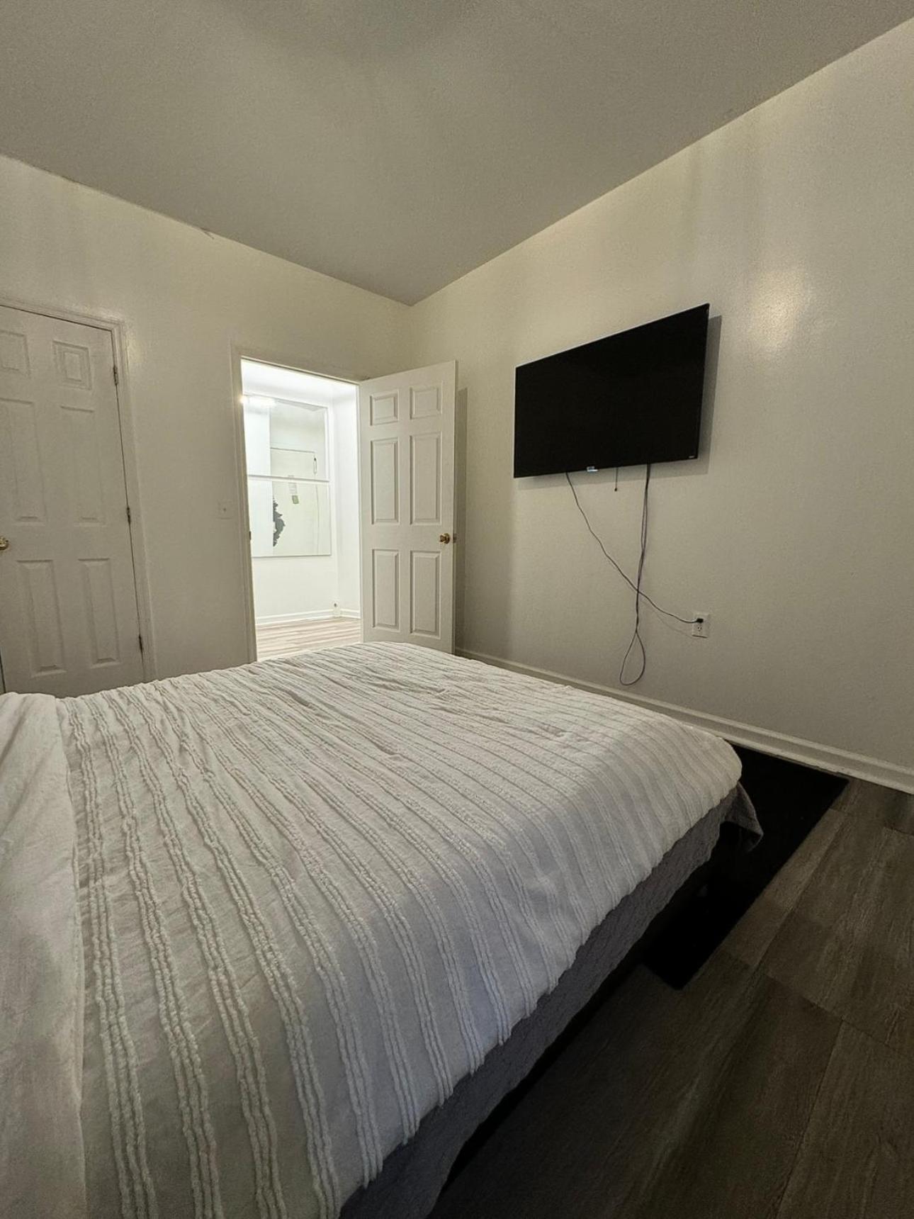 Three-Bedroom Deluxe Apartment photo 2