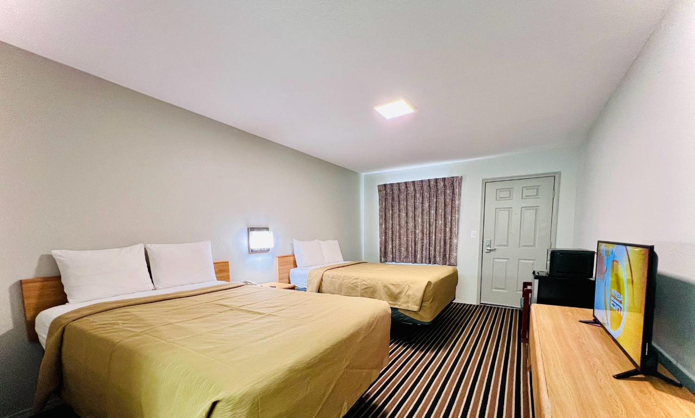Double Room with Two Double Beds - Non-Smoking photo 3