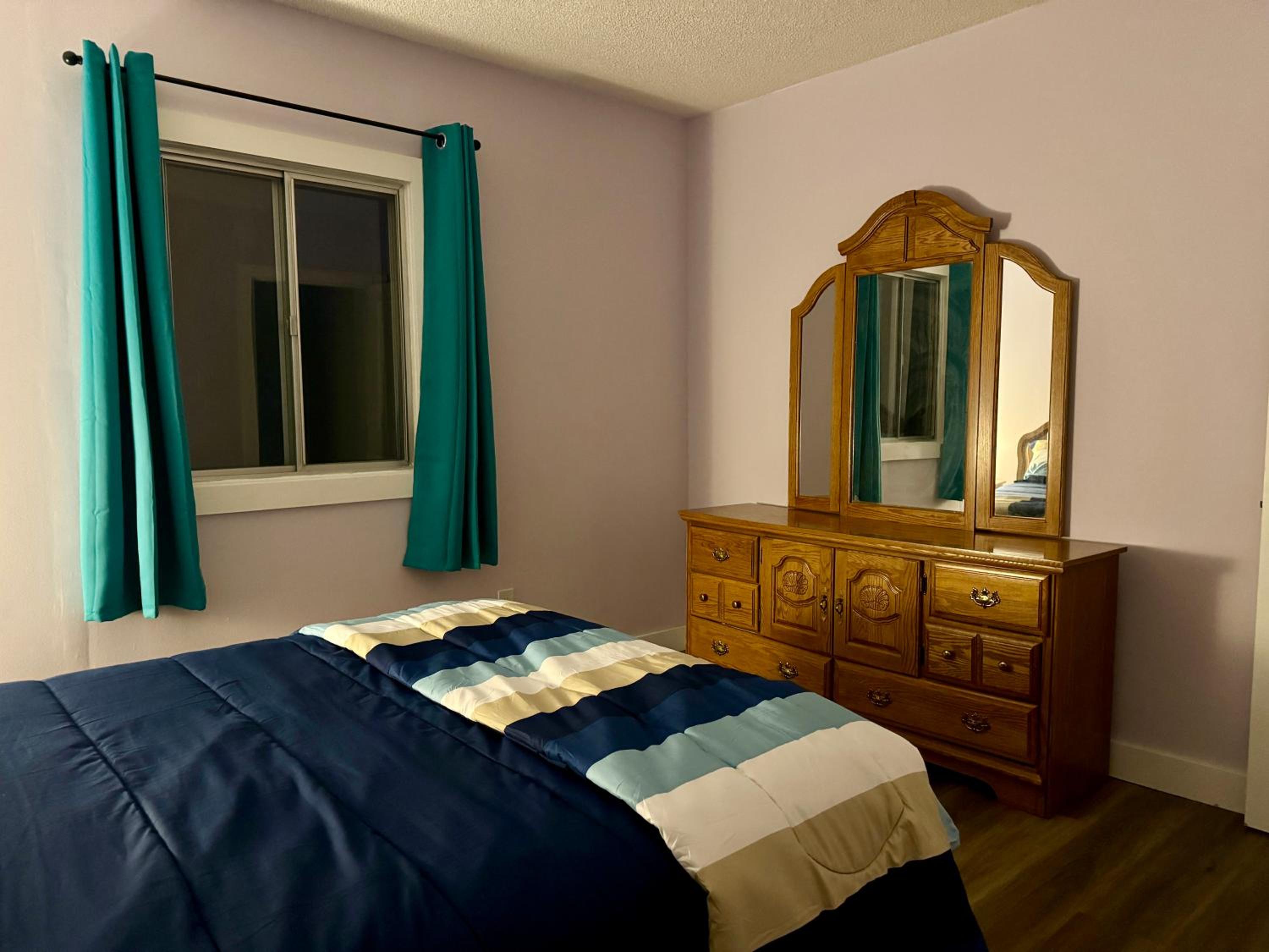 Three-Bedroom House photo 3
