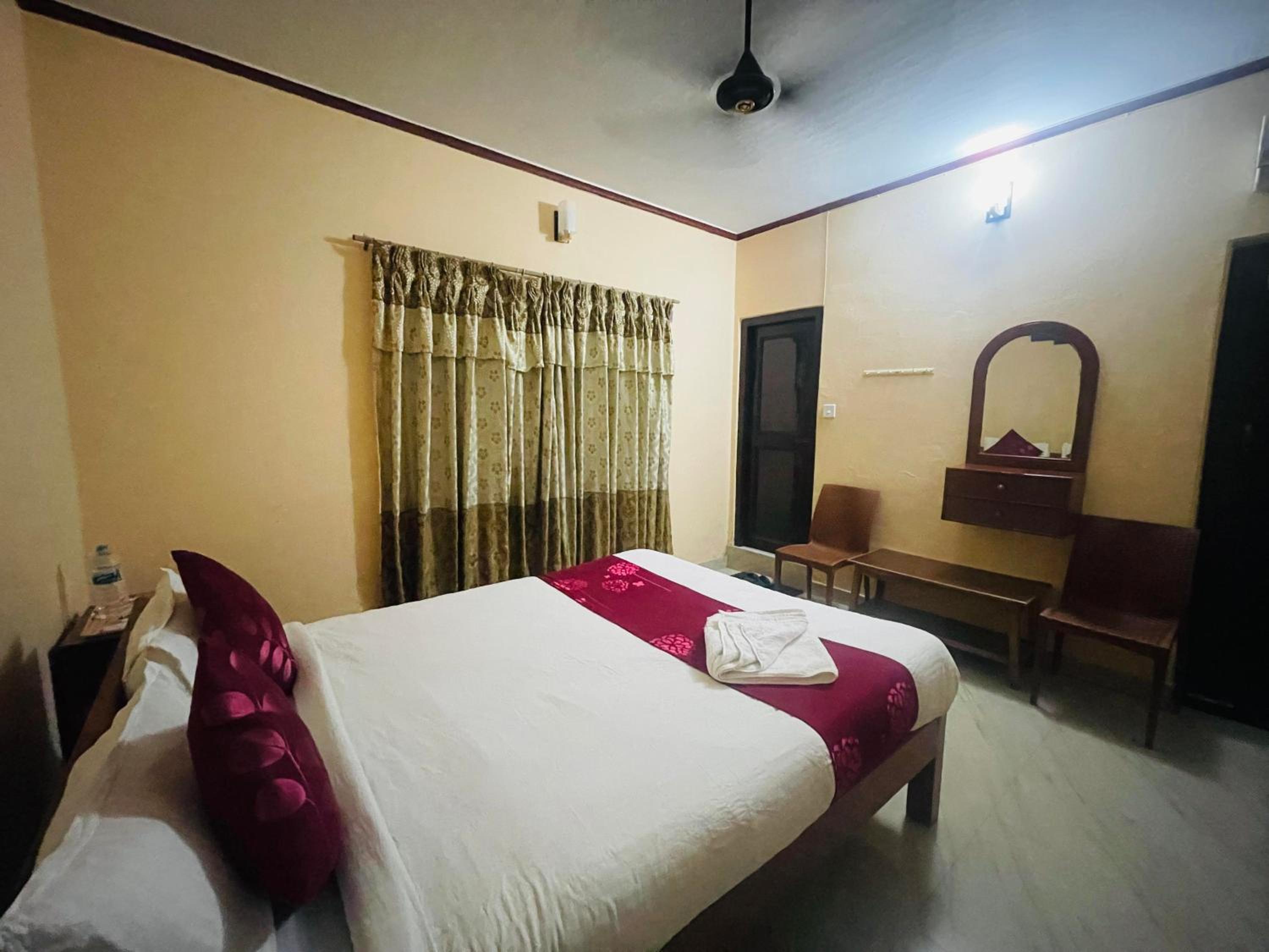 Deluxe Queen Room