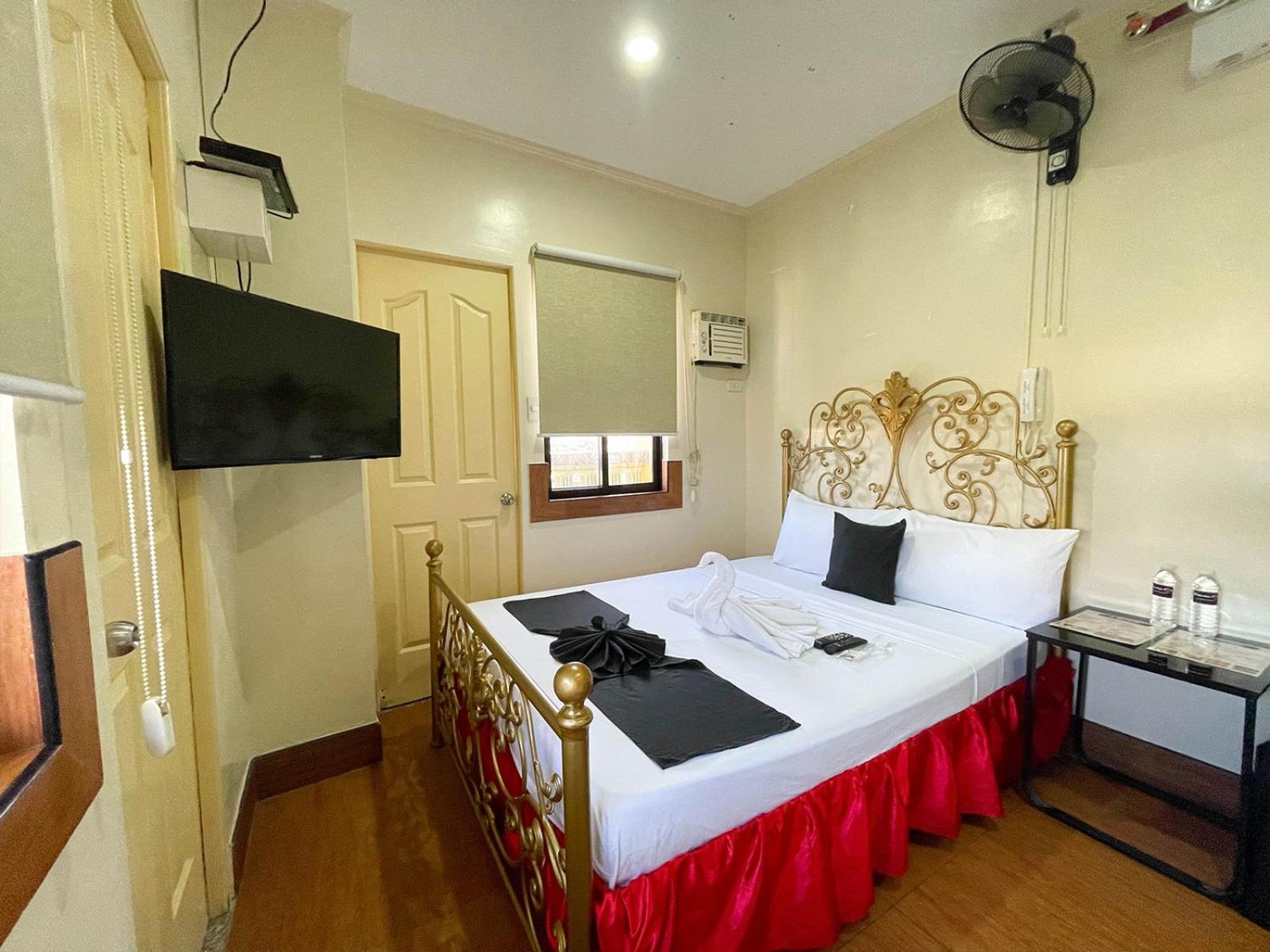 Standard Double Room - Photo 9