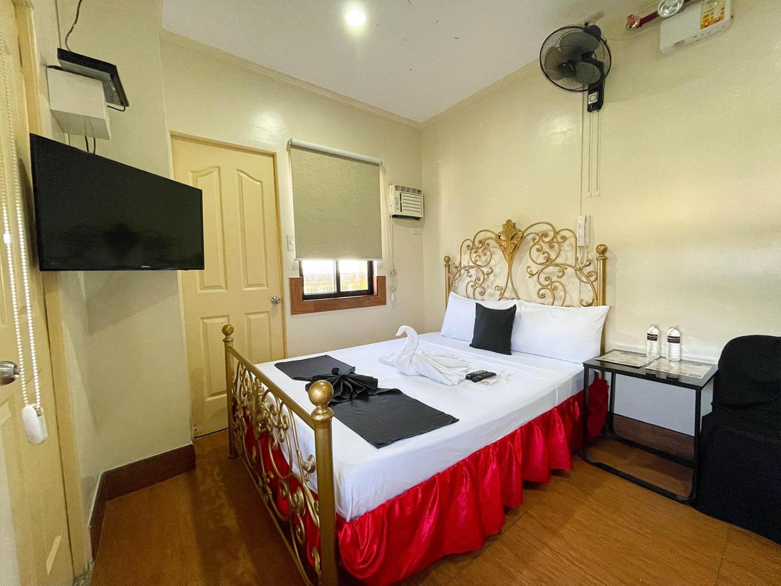Standard Double Room - Photo 8