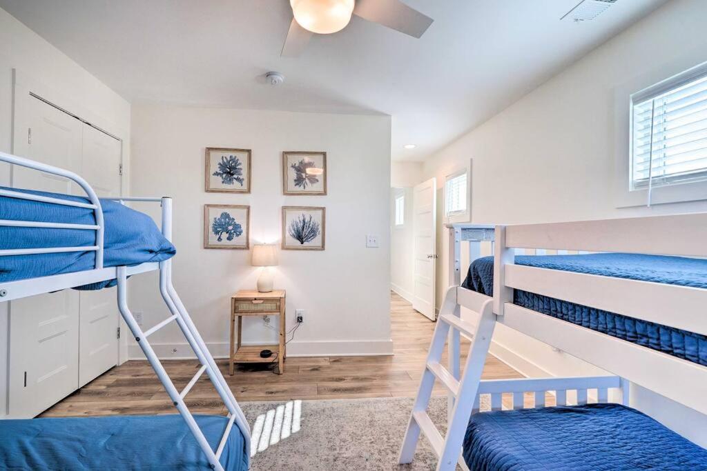 Six-Bedroom House photo 1