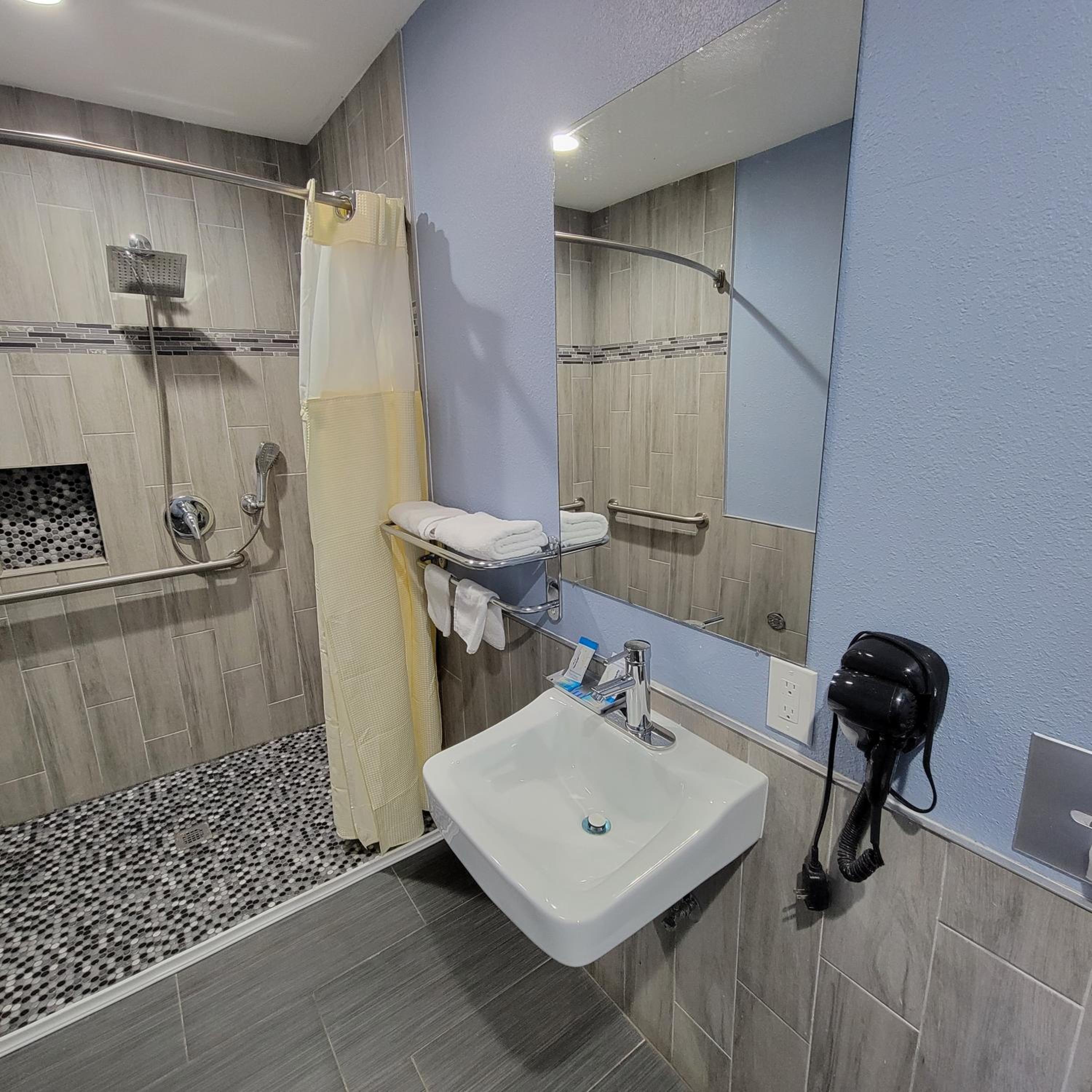 King Room - Disability Access photo 3