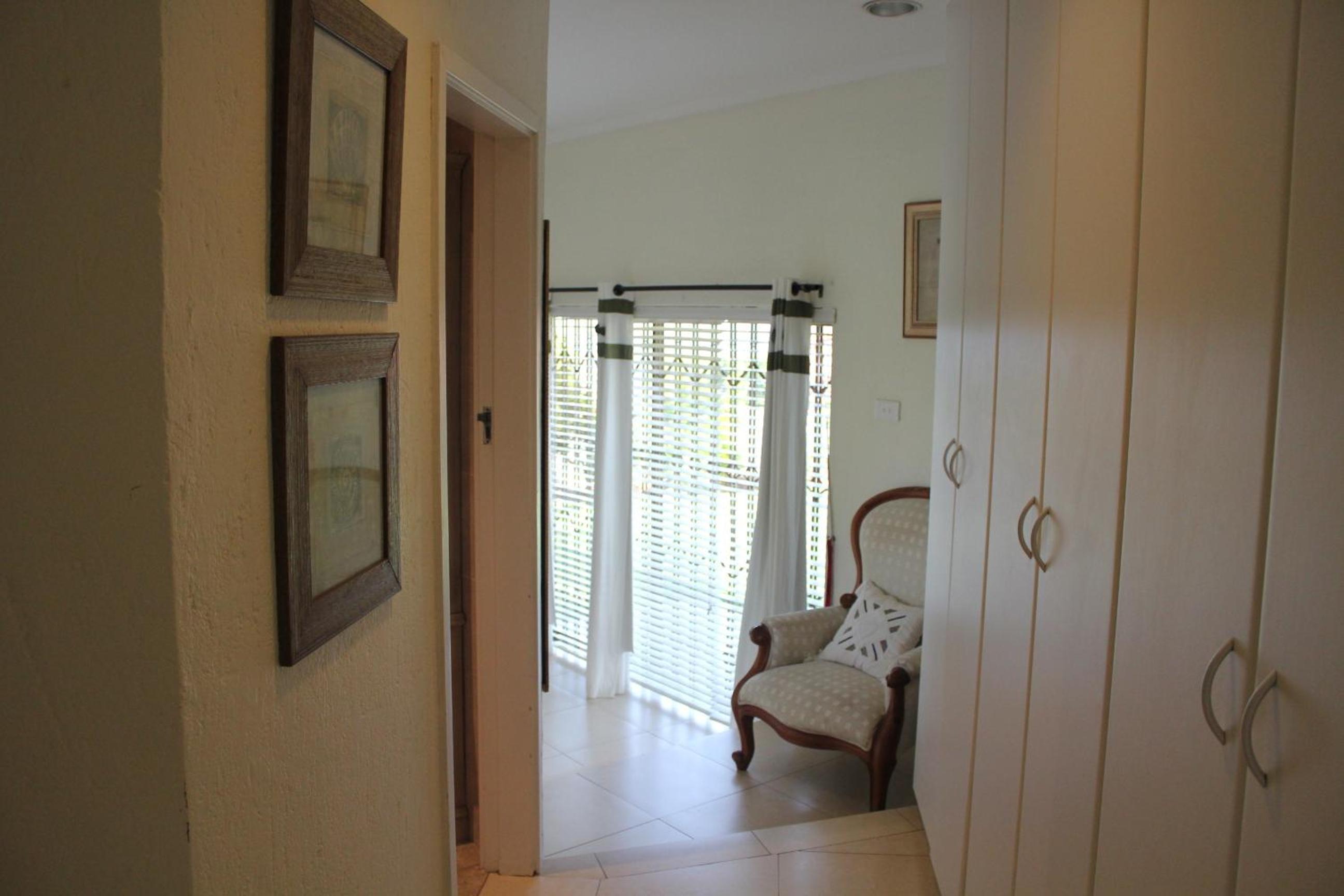 Queen Suite - Photo 1