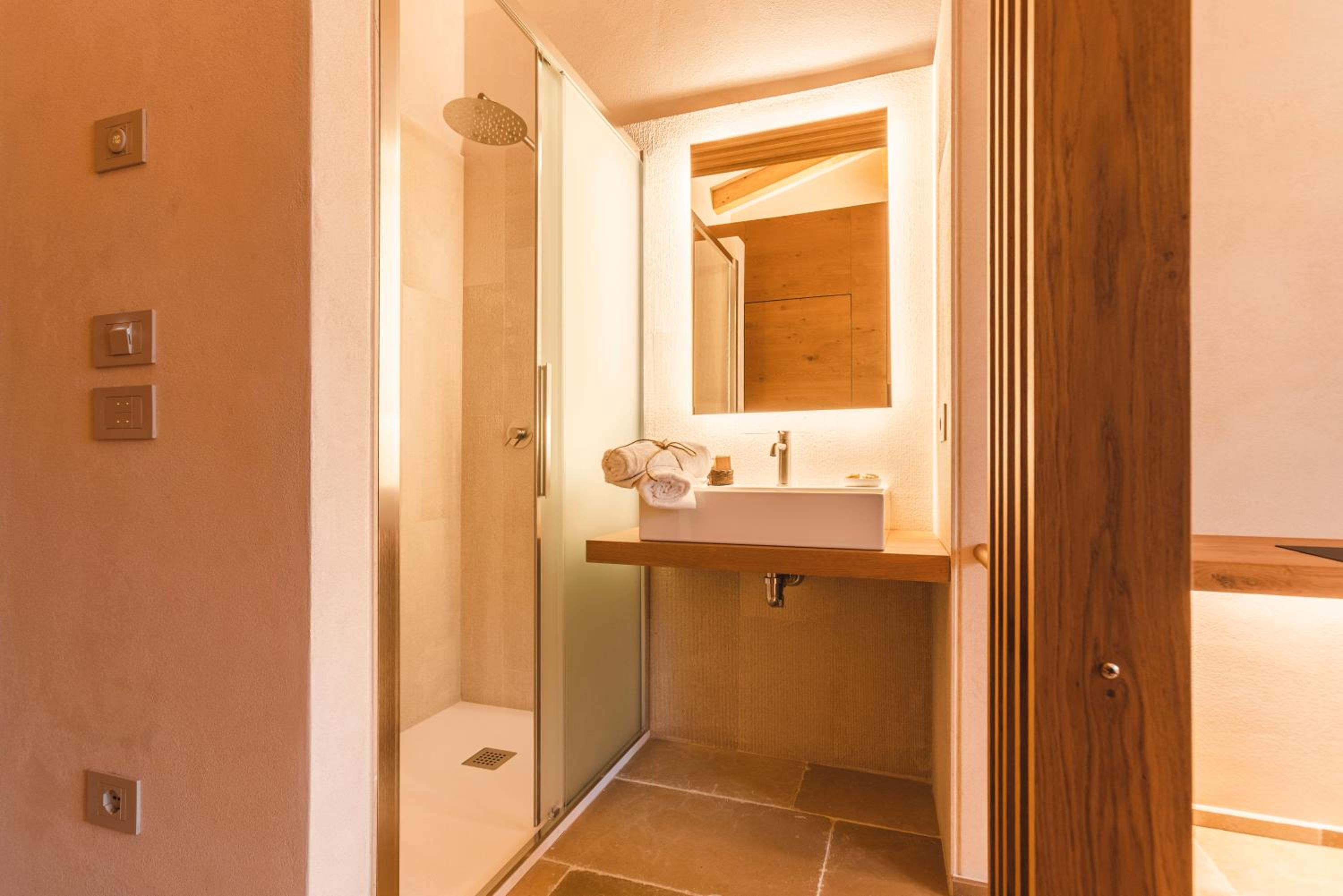 Standard Double Room - Photo 2