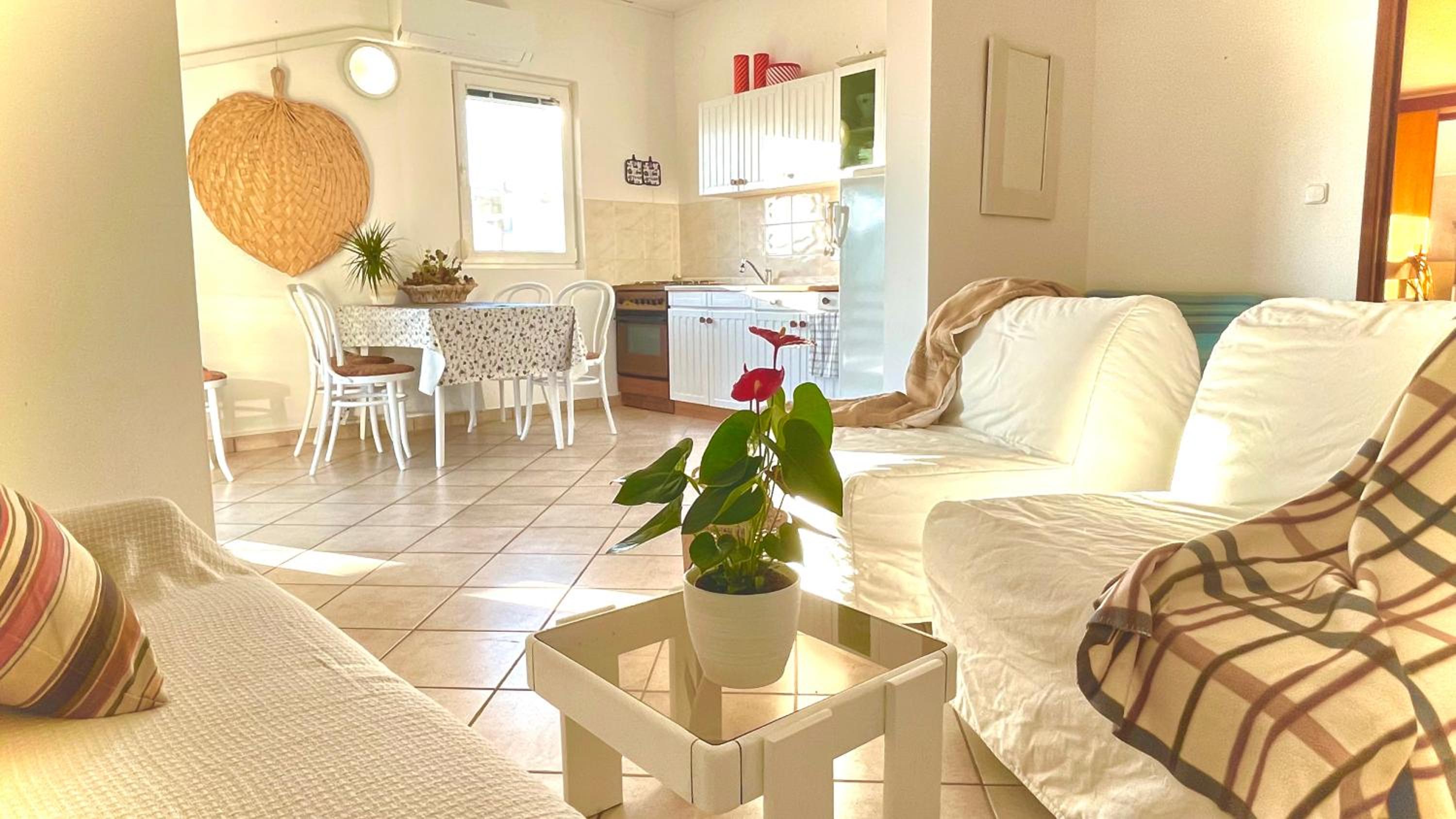 One-Bedroom Apartment with Balcony and Sea View photo 1