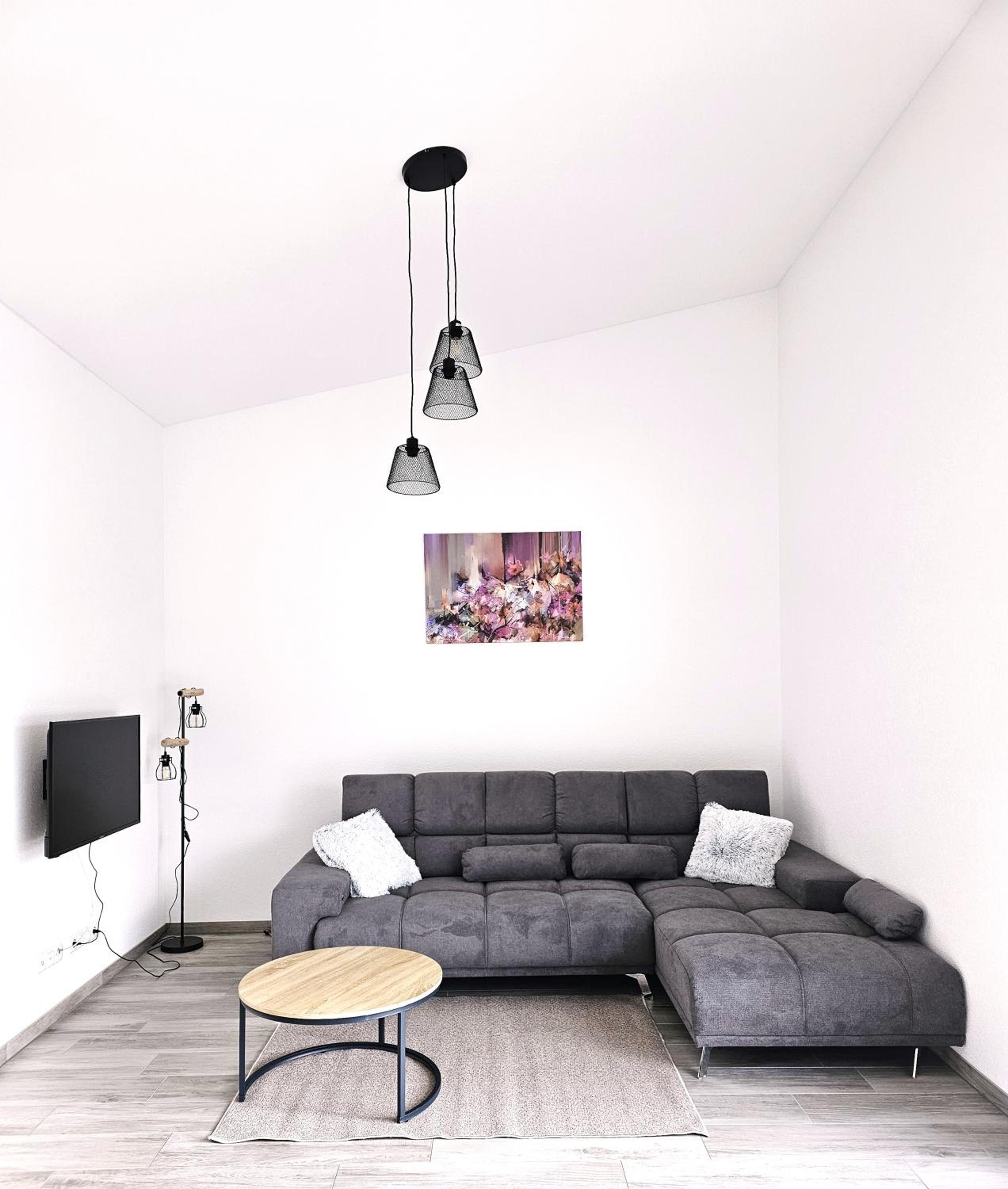 One-Bedroom Apartment photo 1