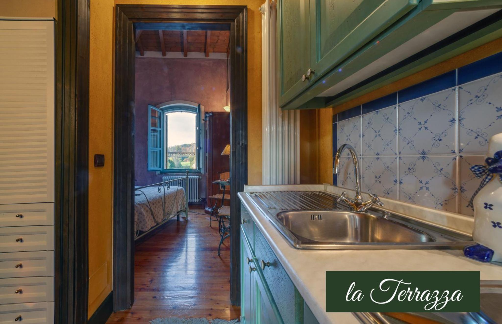 Suite with Balcony - Photo 7