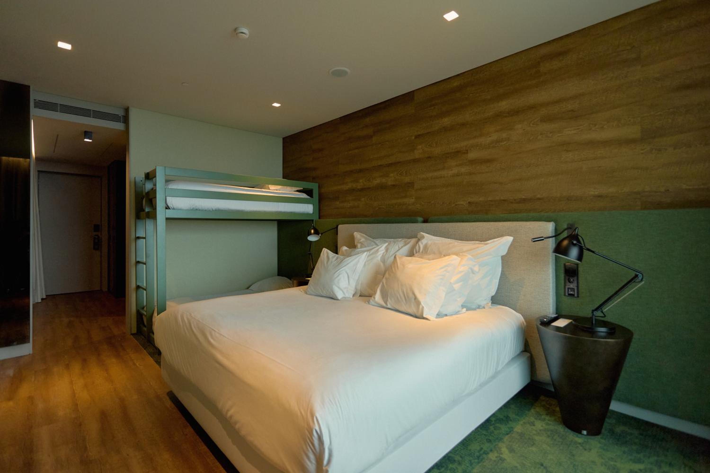 Deluxe Family Room with Sea View