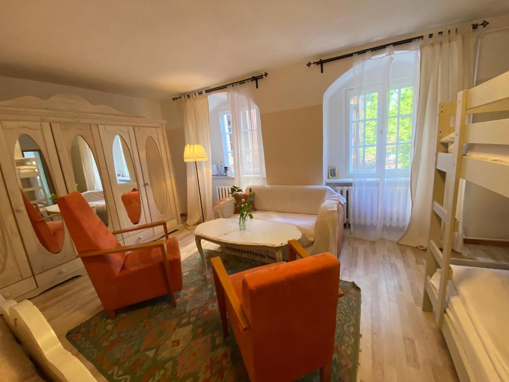 Family Room with Private Bathroom photo 2