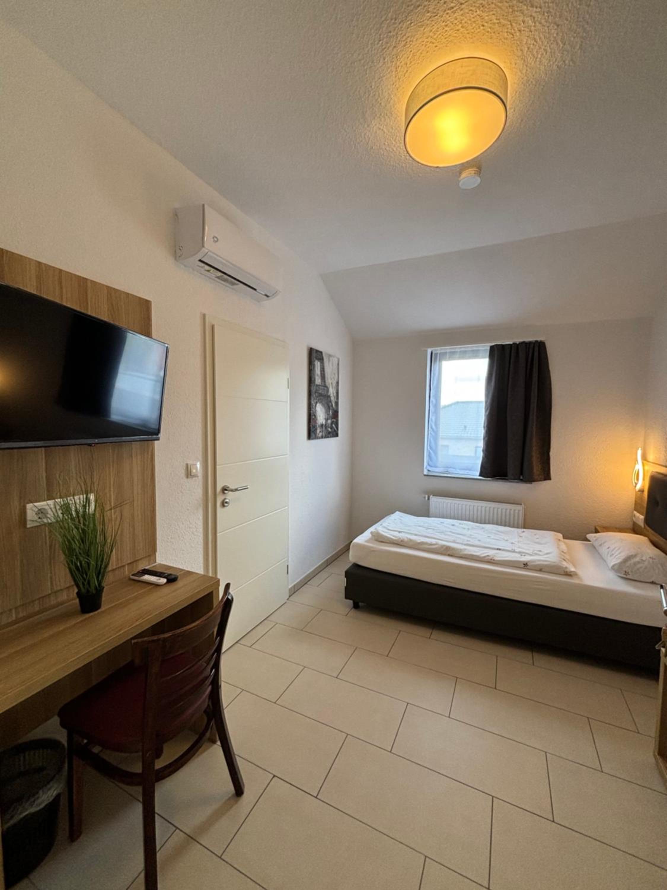 Single Room photo 2