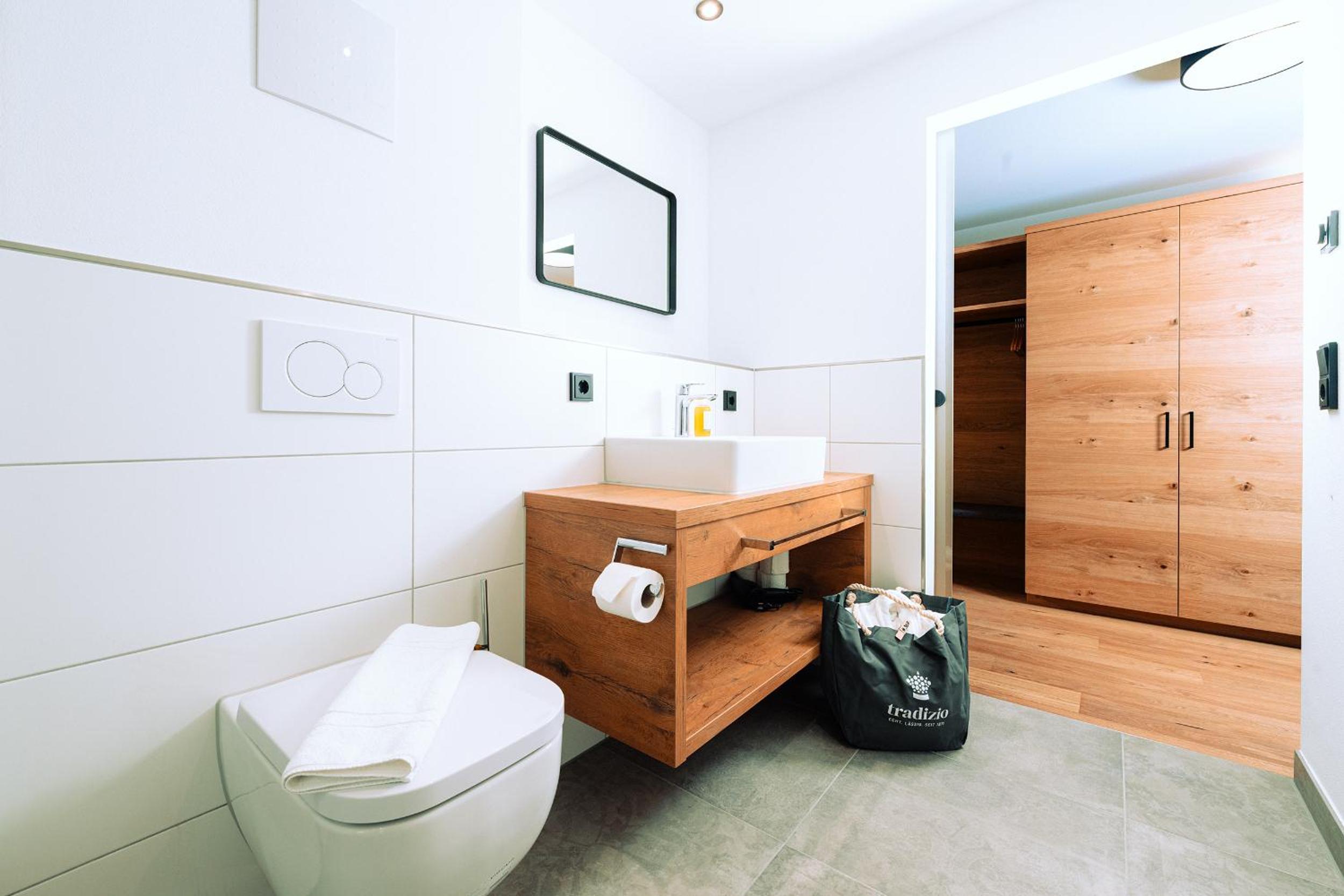 Deluxe Double Room with Balcony - Photo 3