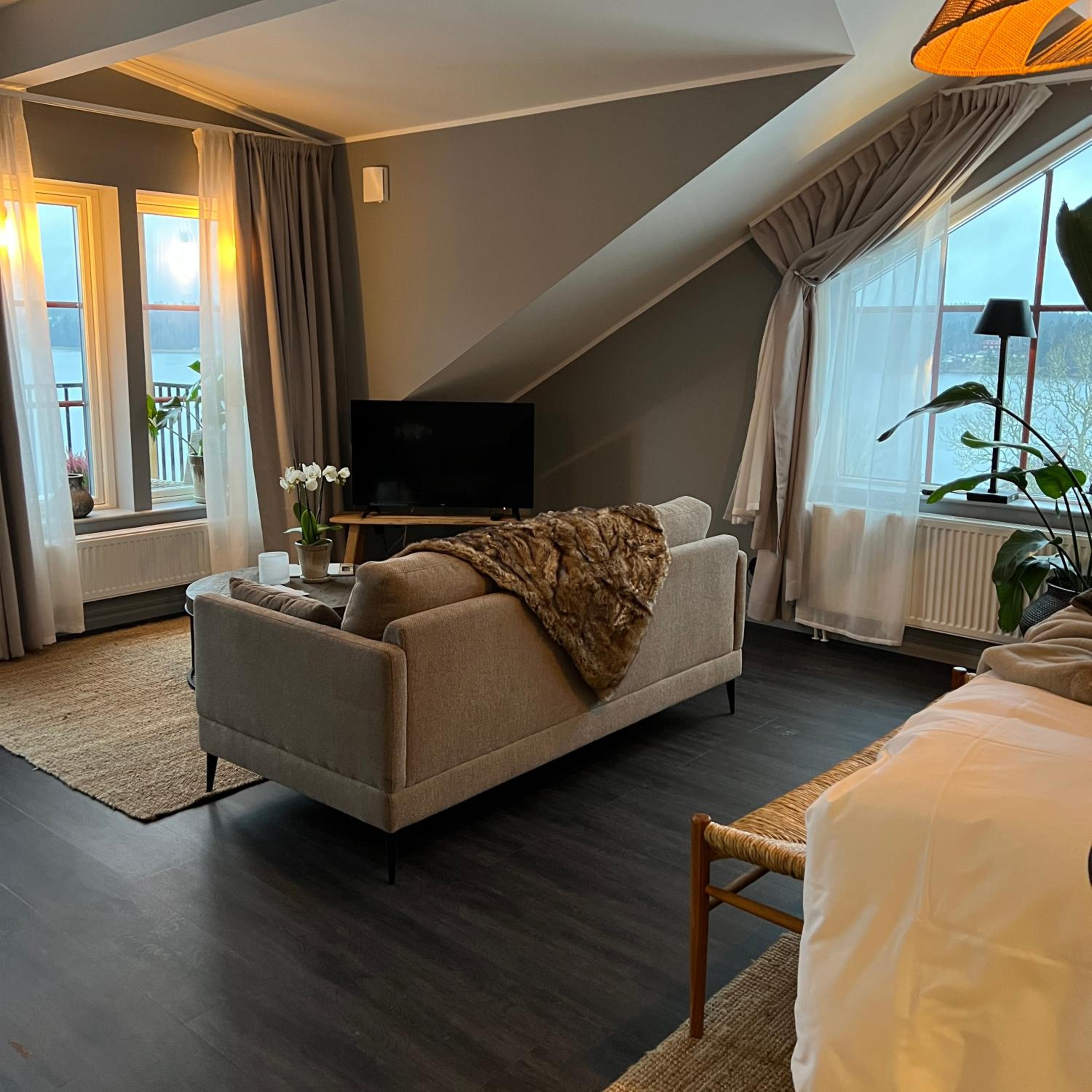 Deluxe Junior Suite photo 3